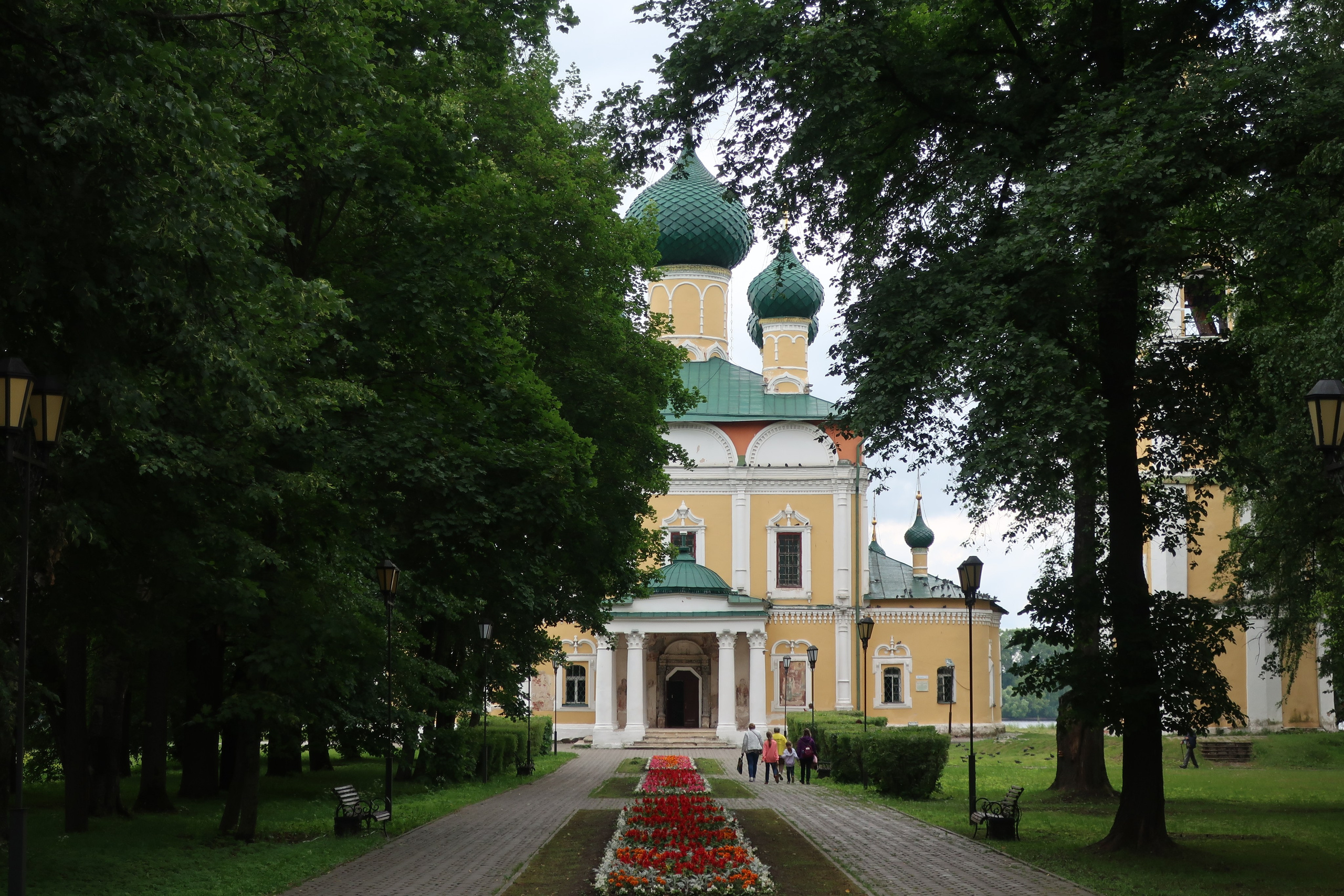 Фотопрогулка по летнему Угличу: что посмотреть, краткая история города. Проект «Фотокладовка»: блог уличной фотографии в формате street photo
