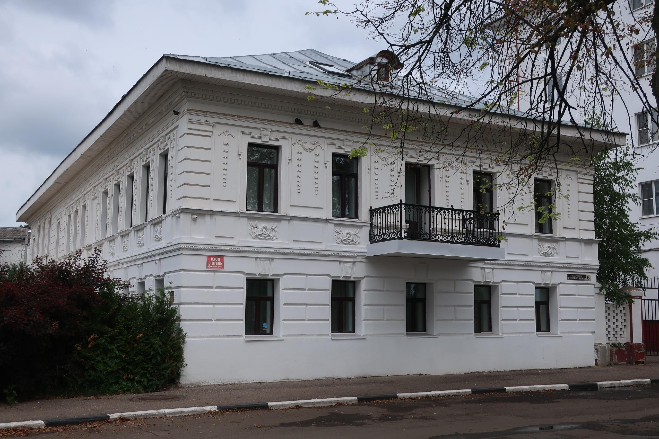 Летняя фотопрогулка по Ярославлю: кремль и виды на город с колокольни. Проект «Фотокладовка»: блог уличной фотографии в формате street photo