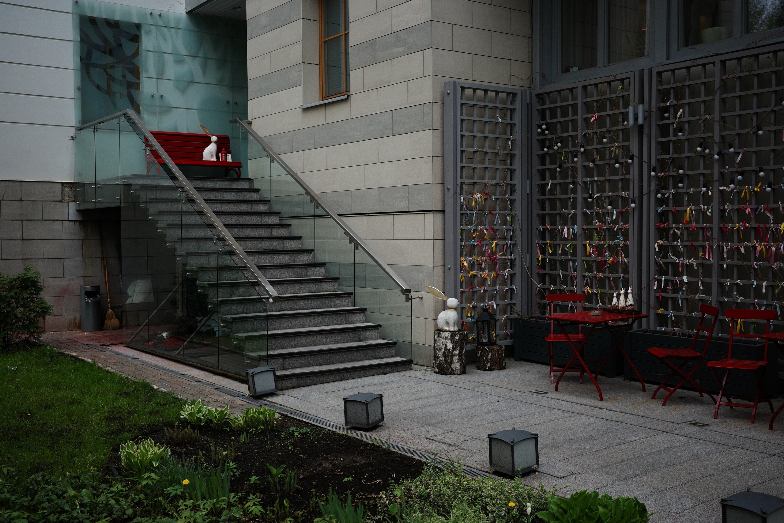 Москва начала мая: подготовка к 9 мая, ГЭС-2, набережные, Пречистенка и Храм Христа Спасителя. Проект «Фотокладовка»: блог уличной фотографии в формате street photo