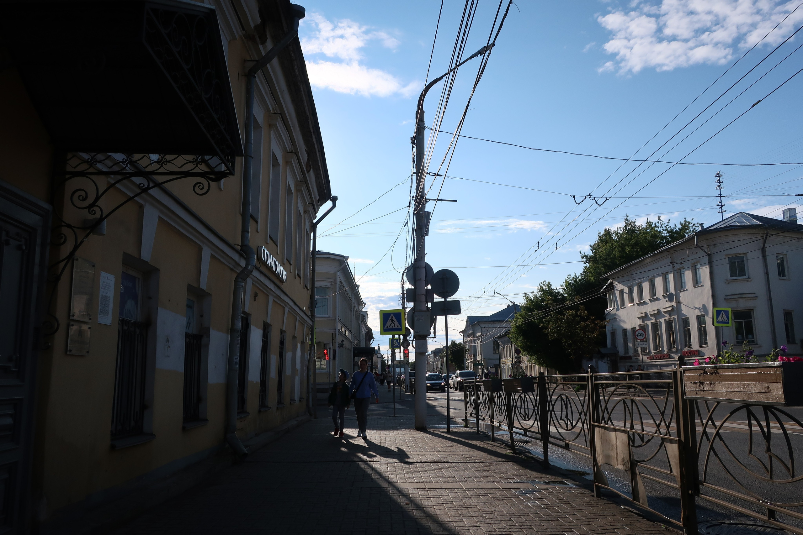 Фотопрогулка по дождливой Костроме, ч.2: улицы города и дворы. Проект «Фотокладовка»: блог уличной фотографии в формате street photo
