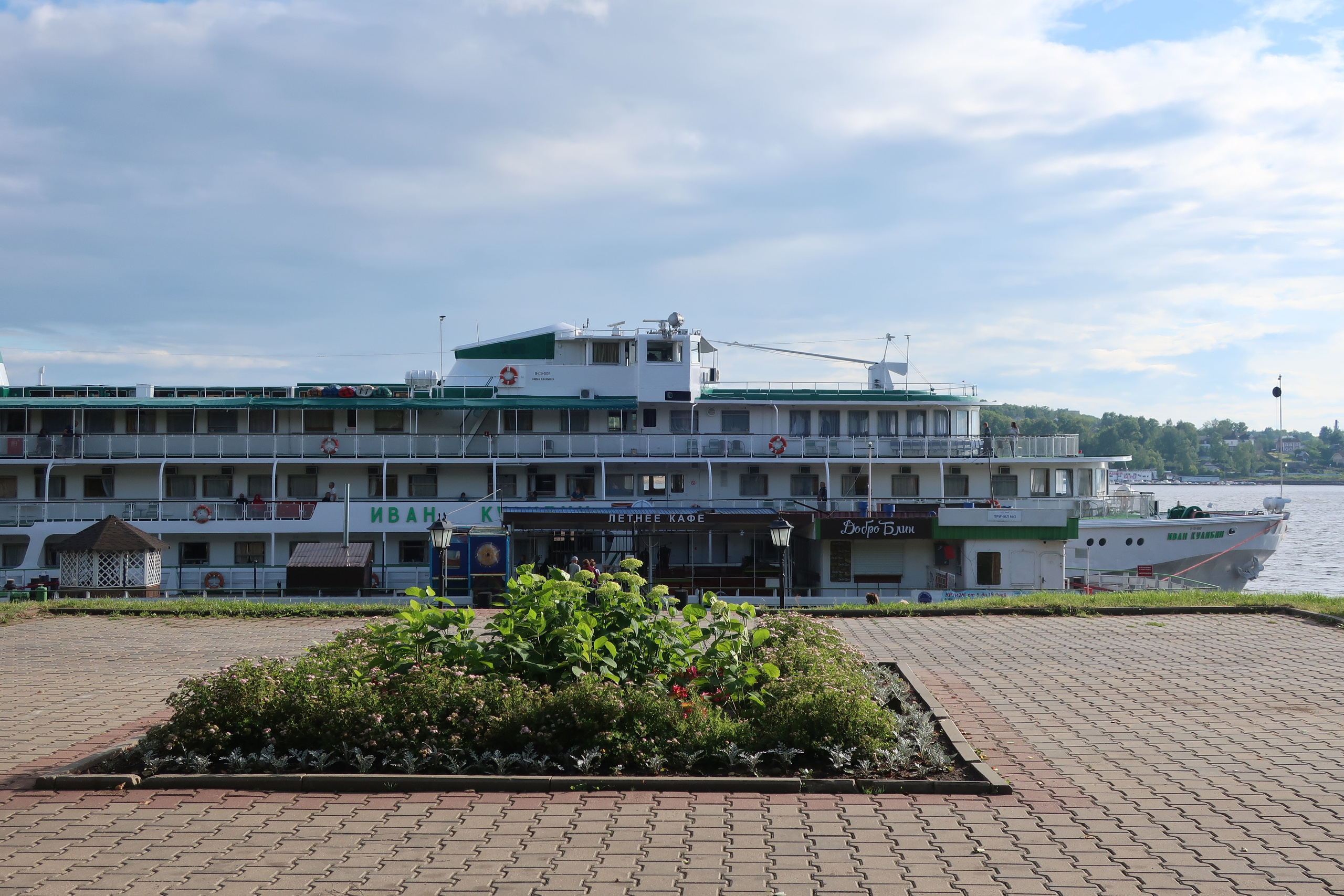 Фотопрогулка по дождливой Костроме, ч.2: улицы города и дворы. Проект «Фотокладовка»: блог уличной фотографии в формате street photo