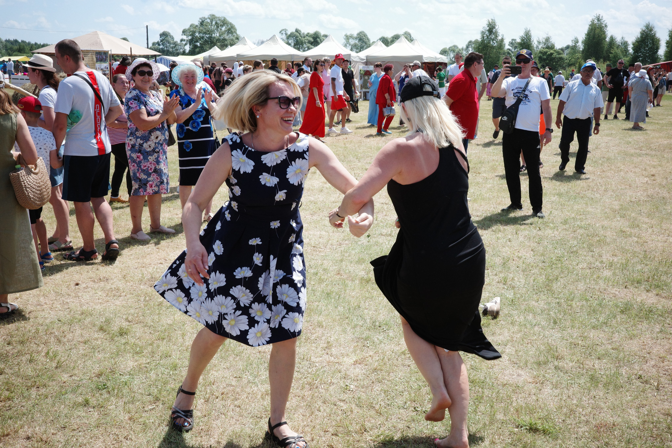 Акша Келу: Белая Берёза на берегу реки Вад — фотопрогулка по фестивалю. Проект «Фотокладовка»: блог уличной фотографии в формате street photo