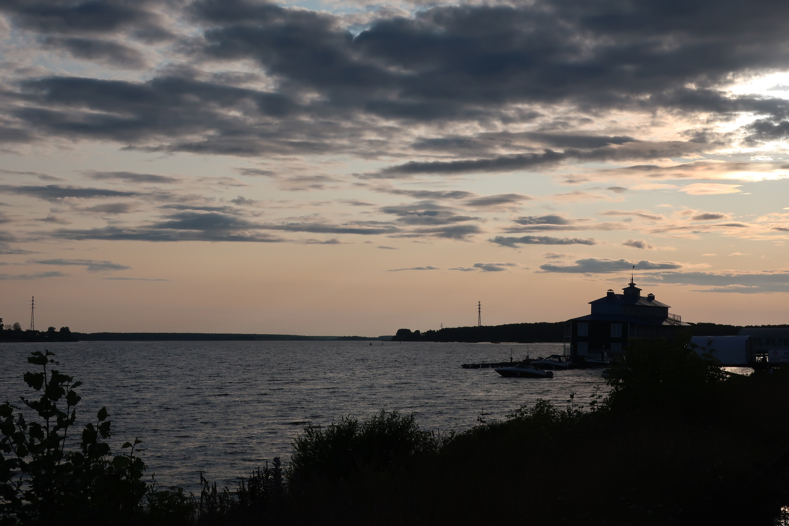 Фотопрогулка по дождливой Костроме, ч.2: улицы города и дворы. Проект «Фотокладовка»: блог уличной фотографии в формате street photo