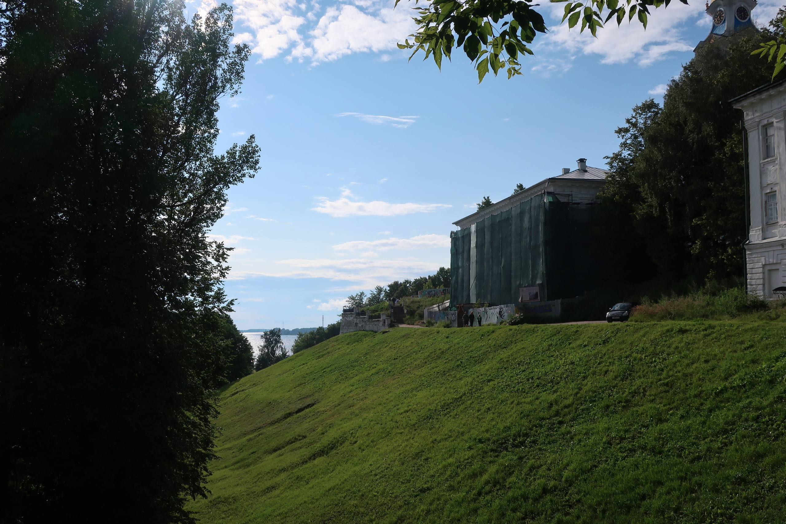 Фотопрогулка по дождливой Костроме, ч.2: улицы города и дворы. Проект «Фотокладовка»: блог уличной фотографии в формате street photo