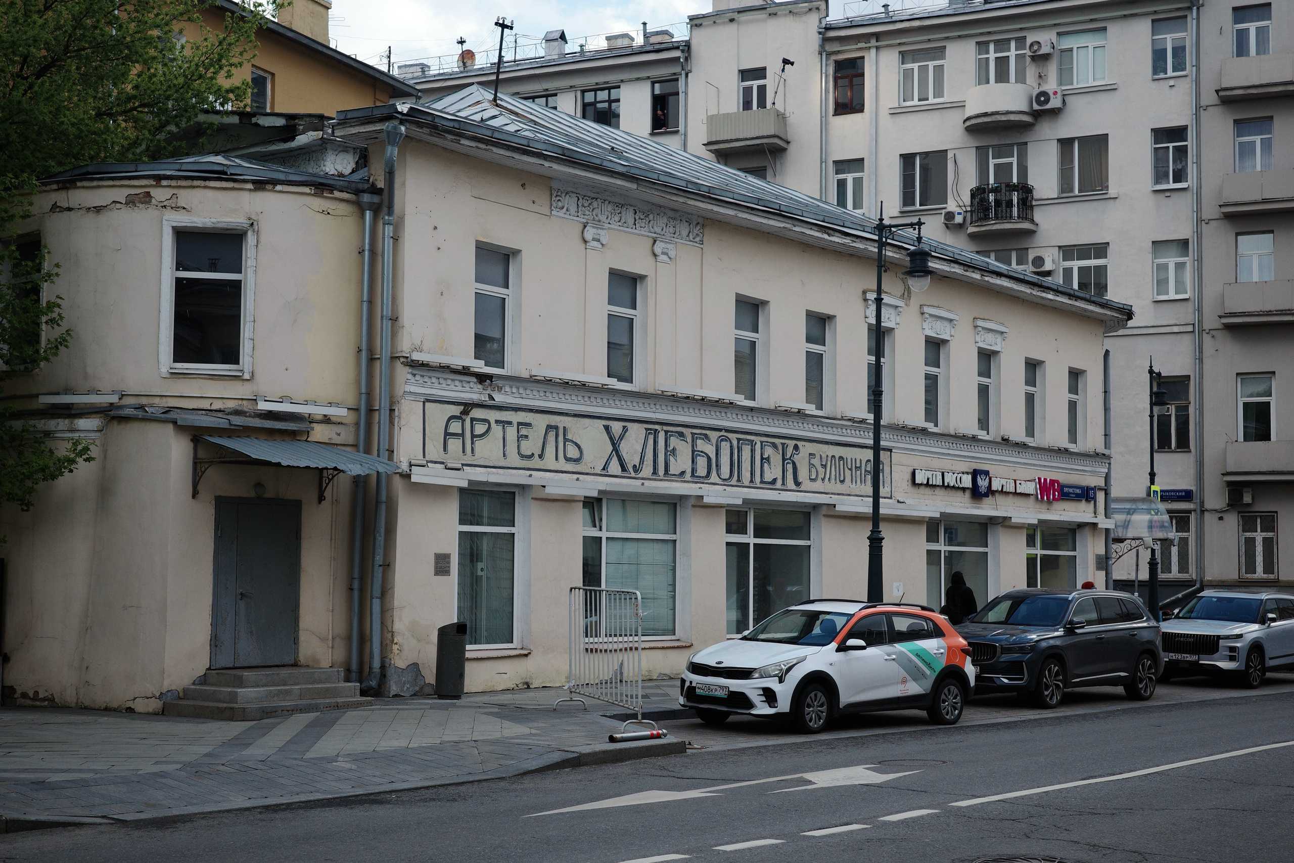 Москва начала мая: подготовка к 9 мая, ГЭС-2, набережные, Пречистенка и Храм Христа Спасителя. Проект «Фотокладовка»: блог уличной фотографии в формате street photo