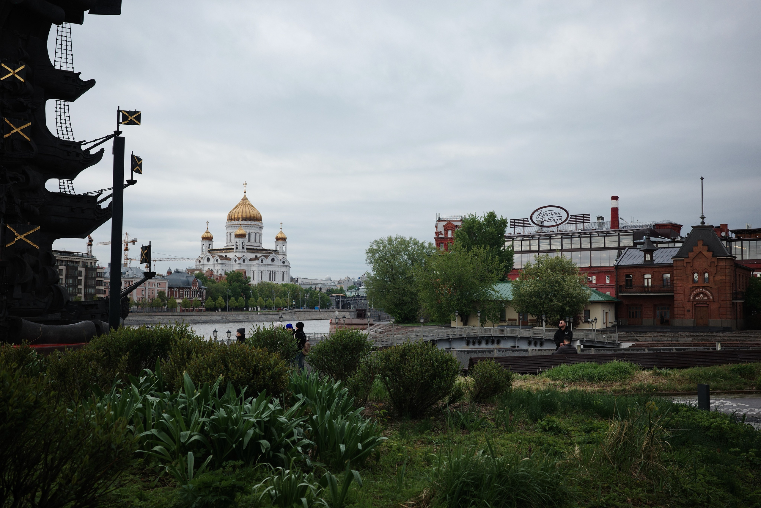 Красный Октябрь: от шоколадной фабрики до популярного арт-пространства, уличного искусства и киберпанка. Проект «Фотокладовка»: блог уличной фотографии в формате street photo