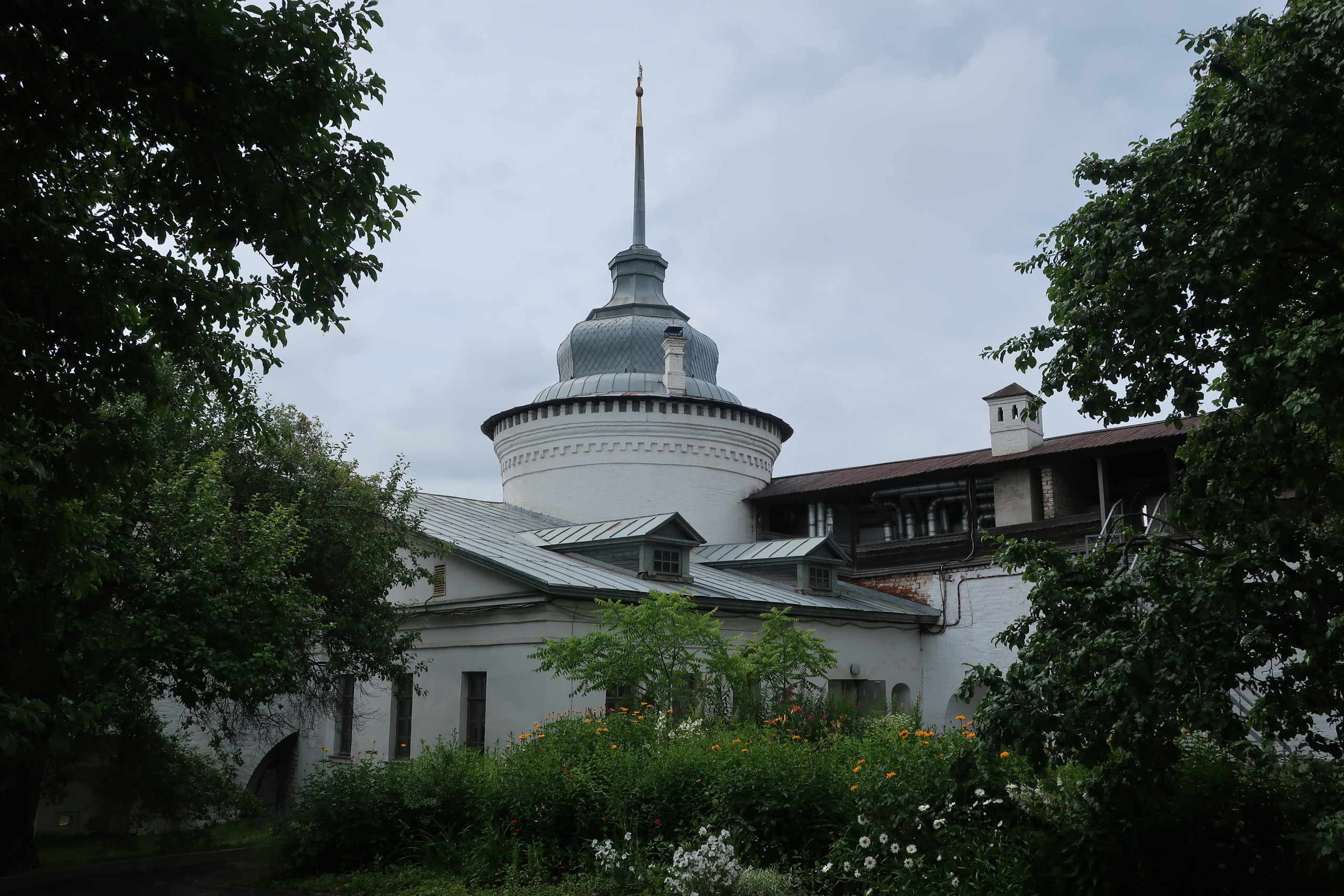 Летняя фотопрогулка по Ярославлю: кремль и виды на город с колокольни. Проект «Фотокладовка»: блог уличной фотографии в формате street photo