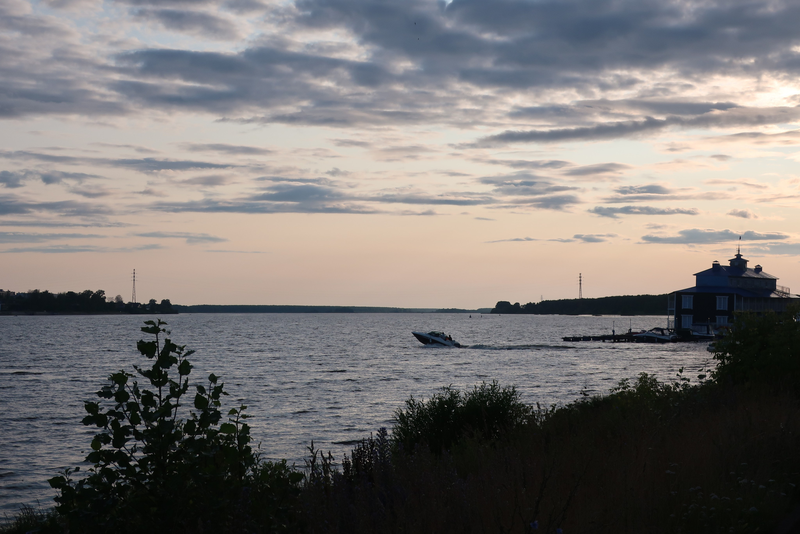 Фотопрогулка по дождливой Костроме, ч.2: улицы города и дворы. Проект «Фотокладовка»: блог уличной фотографии в формате street photo