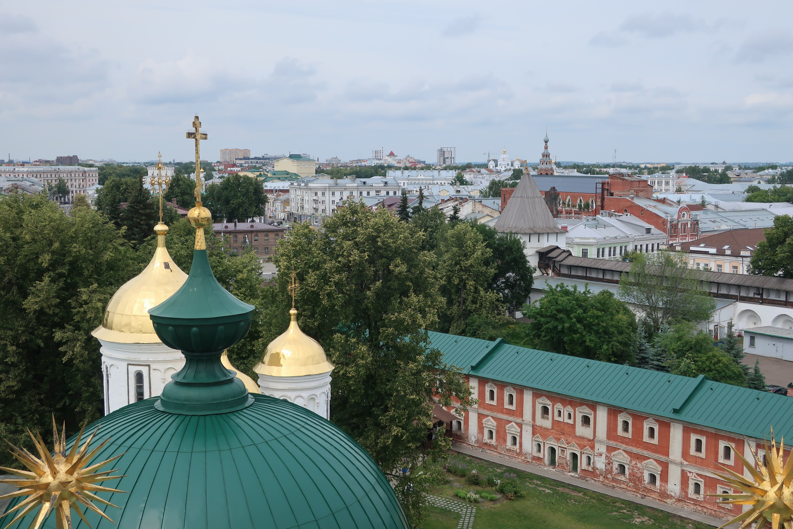 Летняя фотопрогулка по Ярославлю: кремль и виды на город с колокольни. Проект «Фотокладовка»: блог уличной фотографии в формате street photo