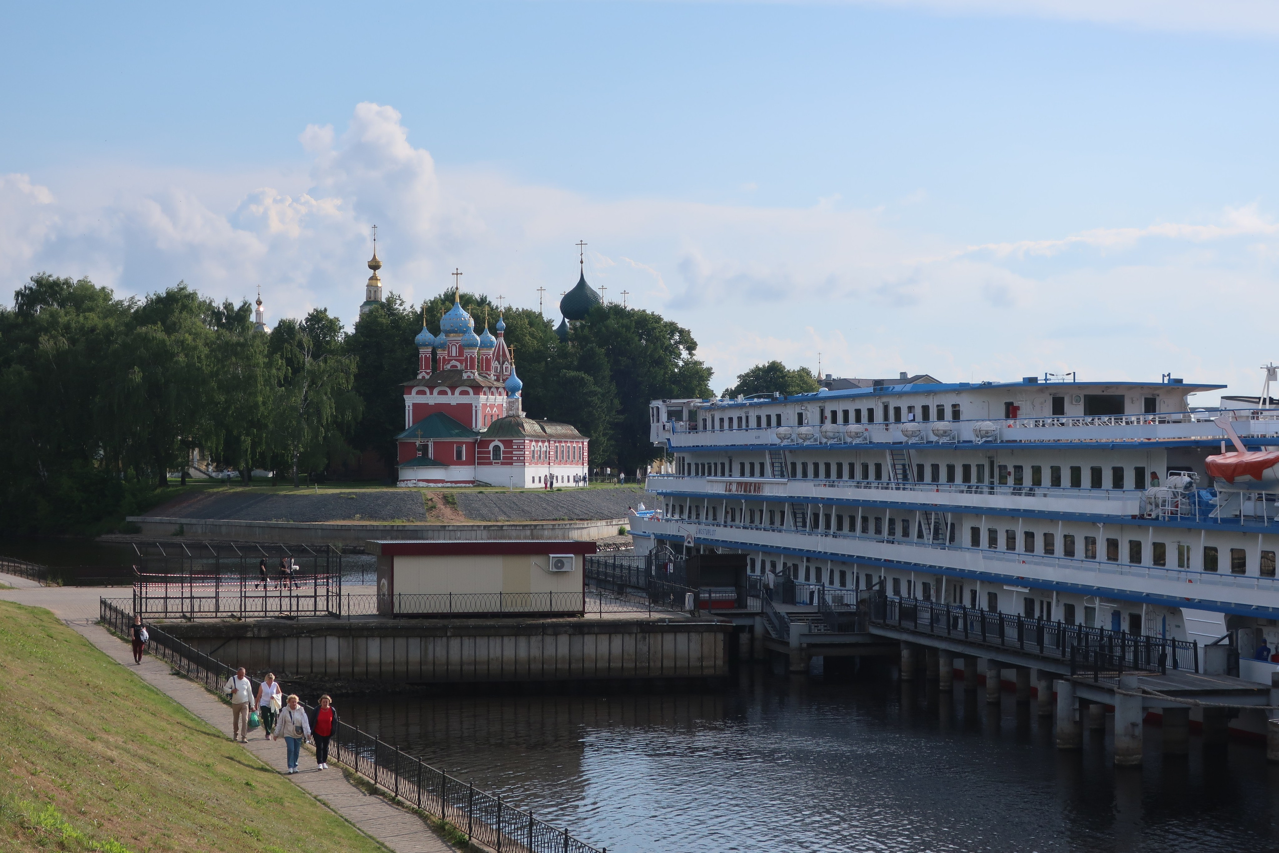 Фотопрогулка по летнему Угличу: что посмотреть, краткая история города. Проект «Фотокладовка»: блог уличной фотографии в формате street photo