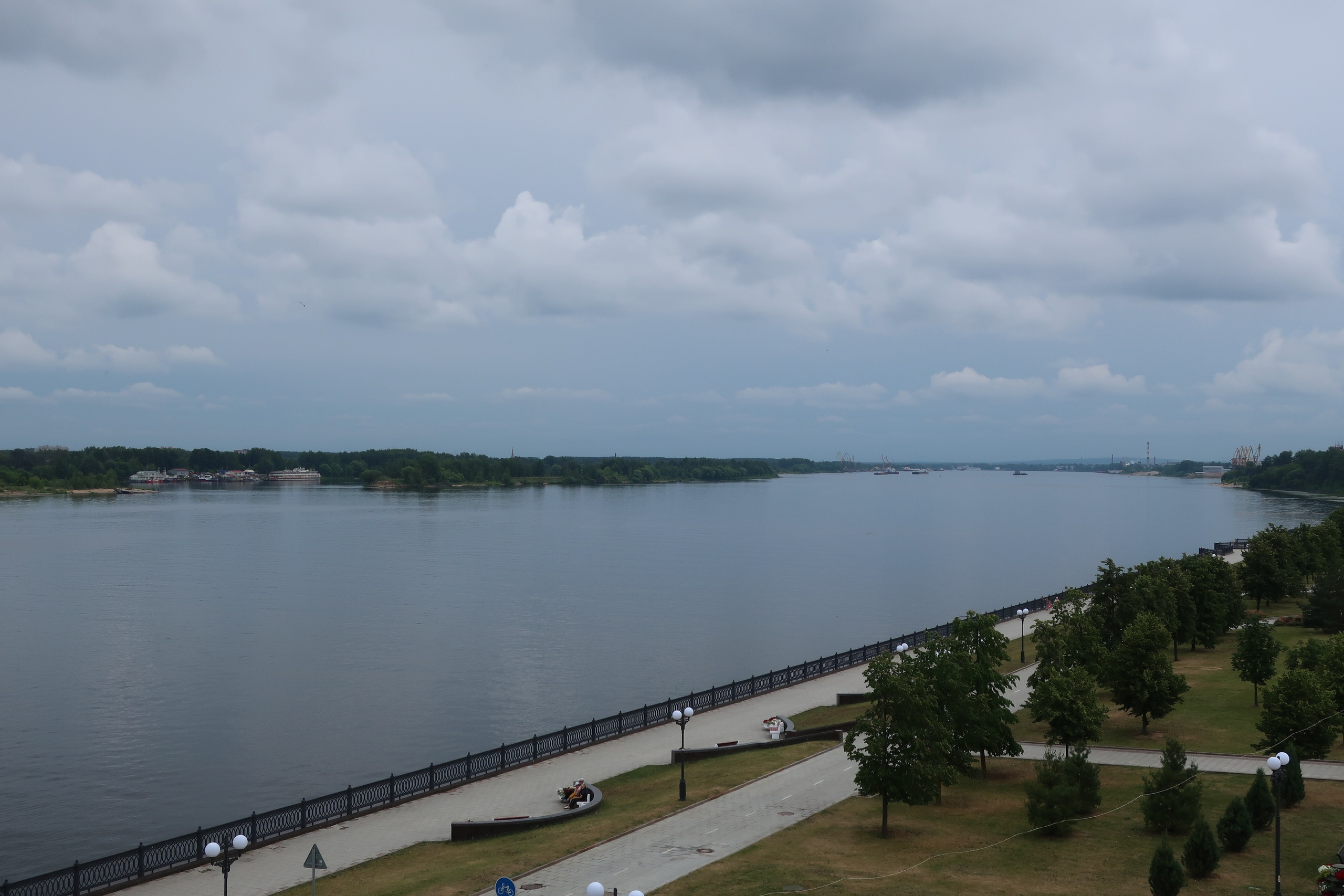 Летняя фотопрогулка по Ярославлю: кремль и виды на город с колокольни. Проект «Фотокладовка»: блог уличной фотографии в формате street photo