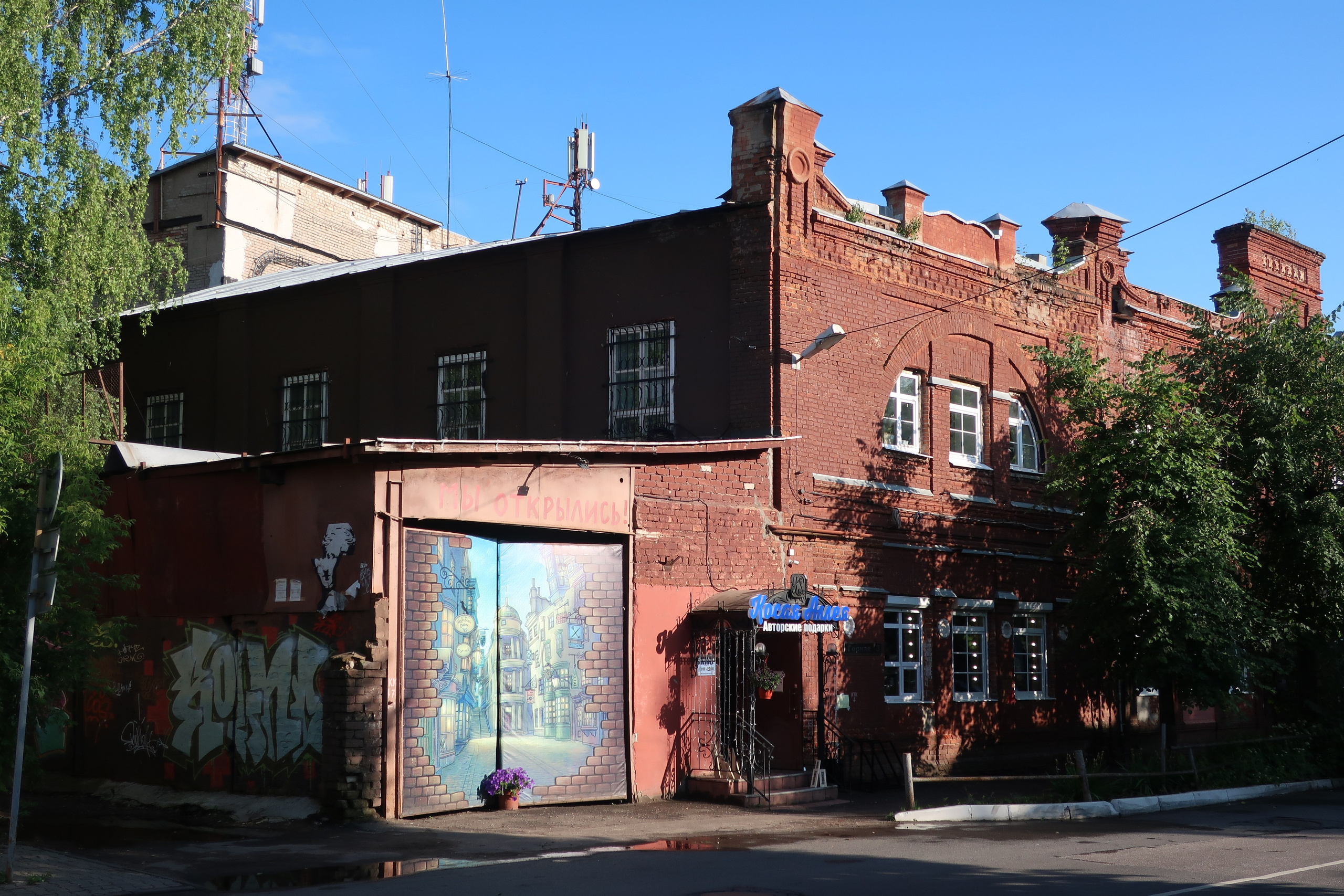 Фотопрогулка по дождливой Костроме, ч.2: улицы города и дворы. Проект «Фотокладовка»: блог уличной фотографии в формате street photo