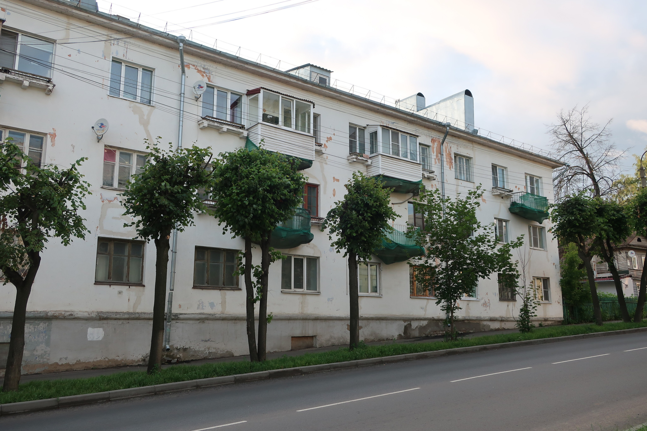 Фотопрогулка по дождливой Костроме, ч.2: улицы города и дворы. Проект «Фотокладовка»: блог уличной фотографии в формате street photo