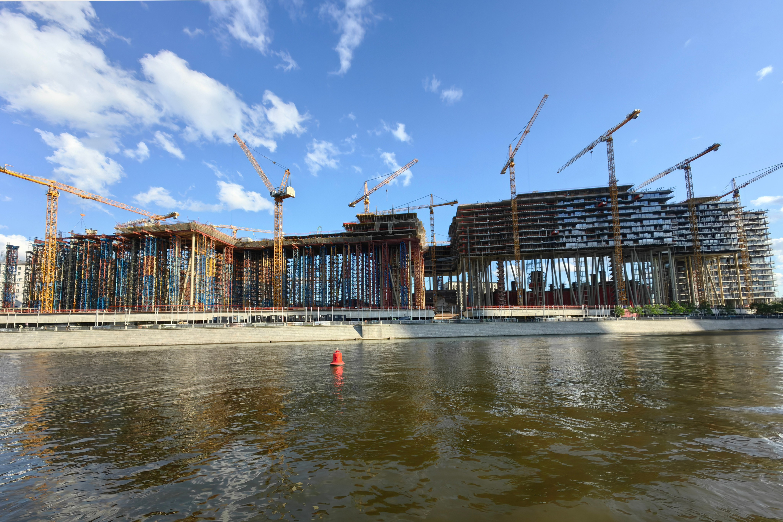 Москва-река, Баррикадная