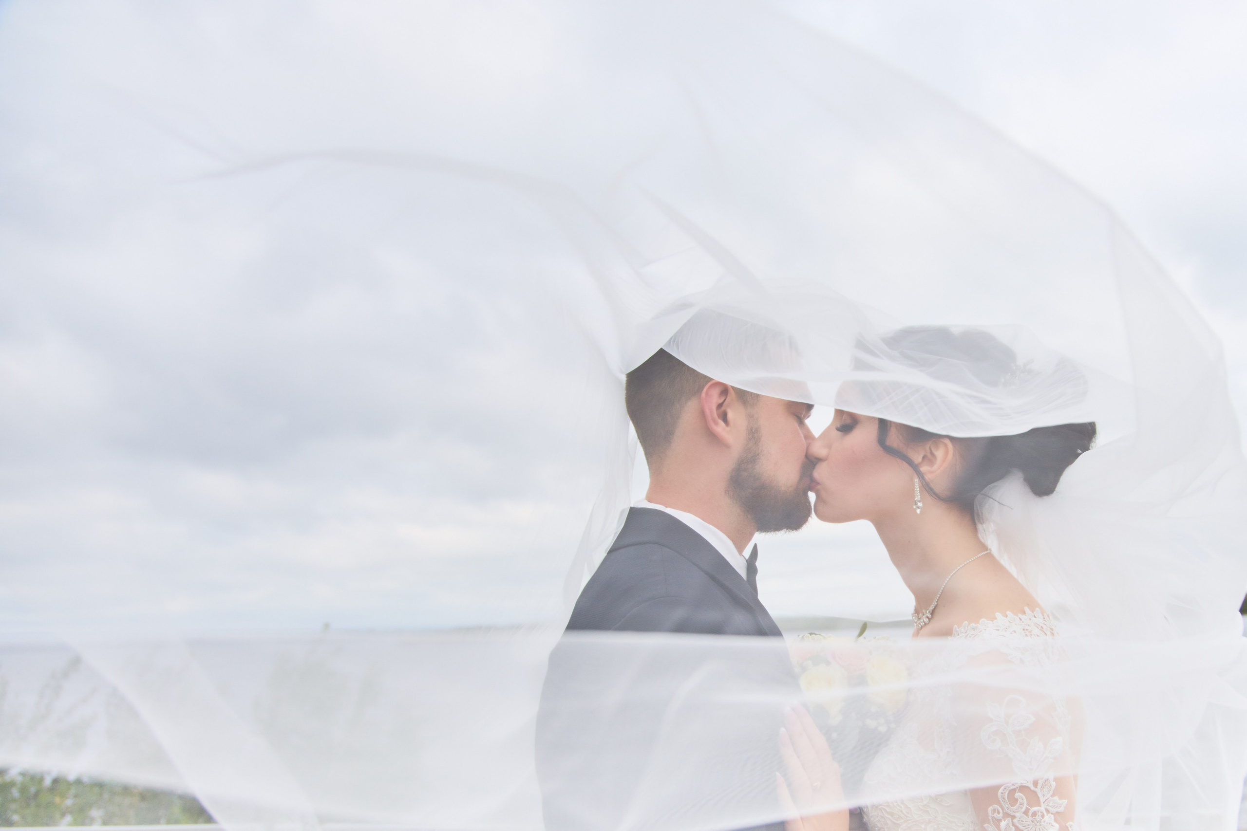 Свадебный фильм и клип в Самаре по лучшей цене. Свадебный видеограф и свадебный фотограф в Самаре Олег Слеб