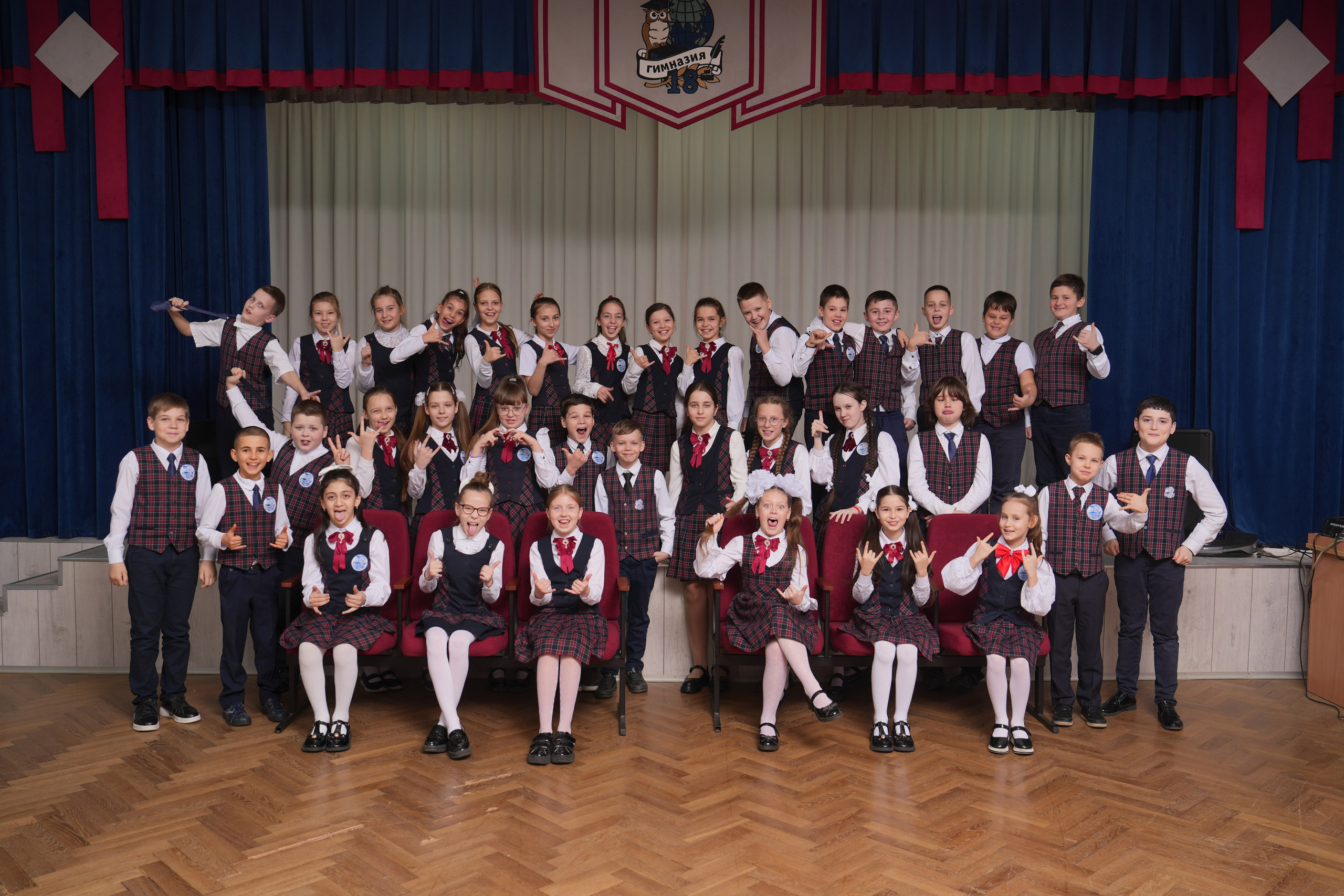 ОБЩАЯ ФОТОГРАФИЯ КЛАССА. Красивый выпускной альбом в Краснодаре