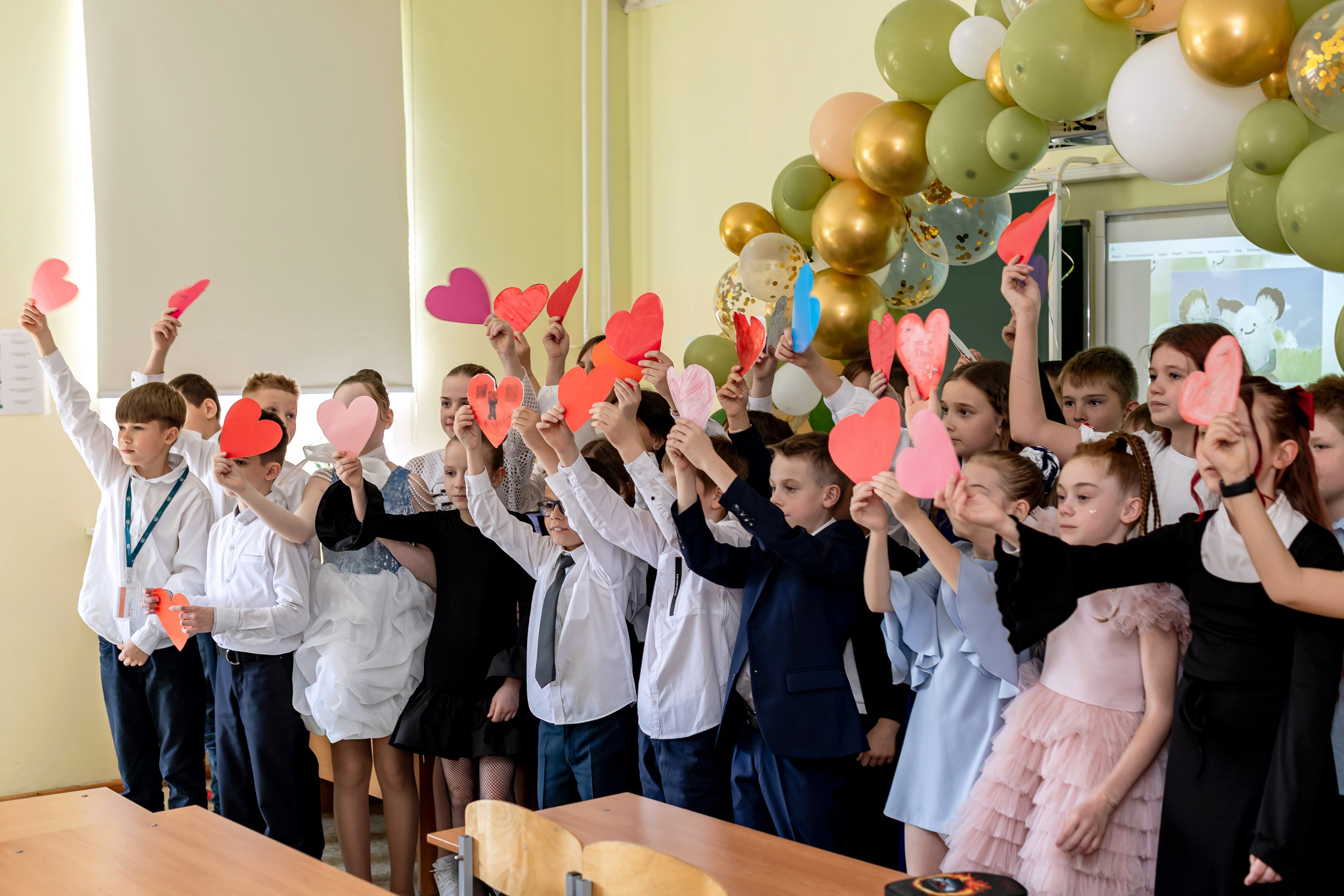 Выпускной праздник в начальной школе. Фотограф и видеограф Москва. Свадебный фотограф, видеограф. Выпускные альбомы. Оживающие альбомы
