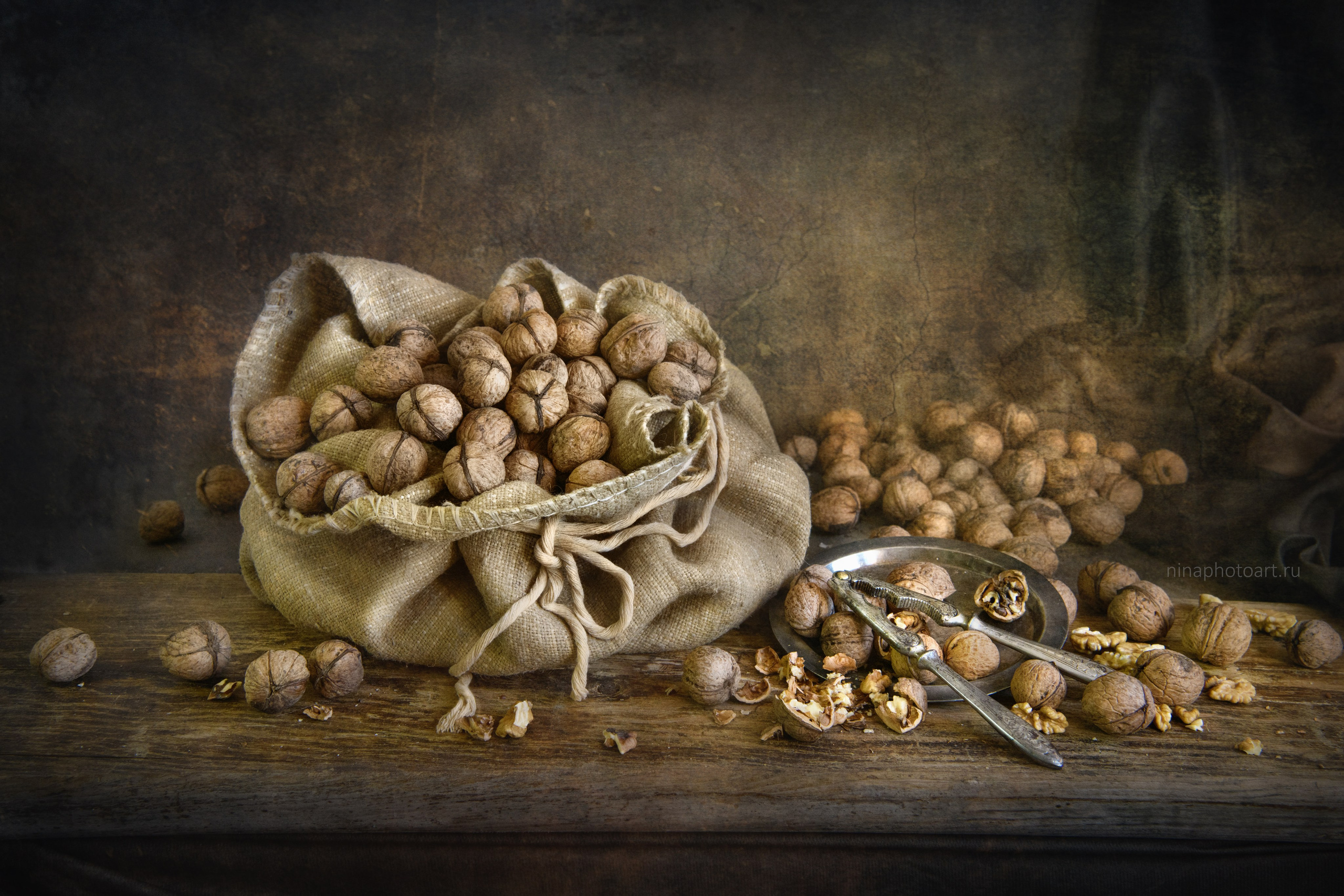 Картина Орехи на стену  в подарок