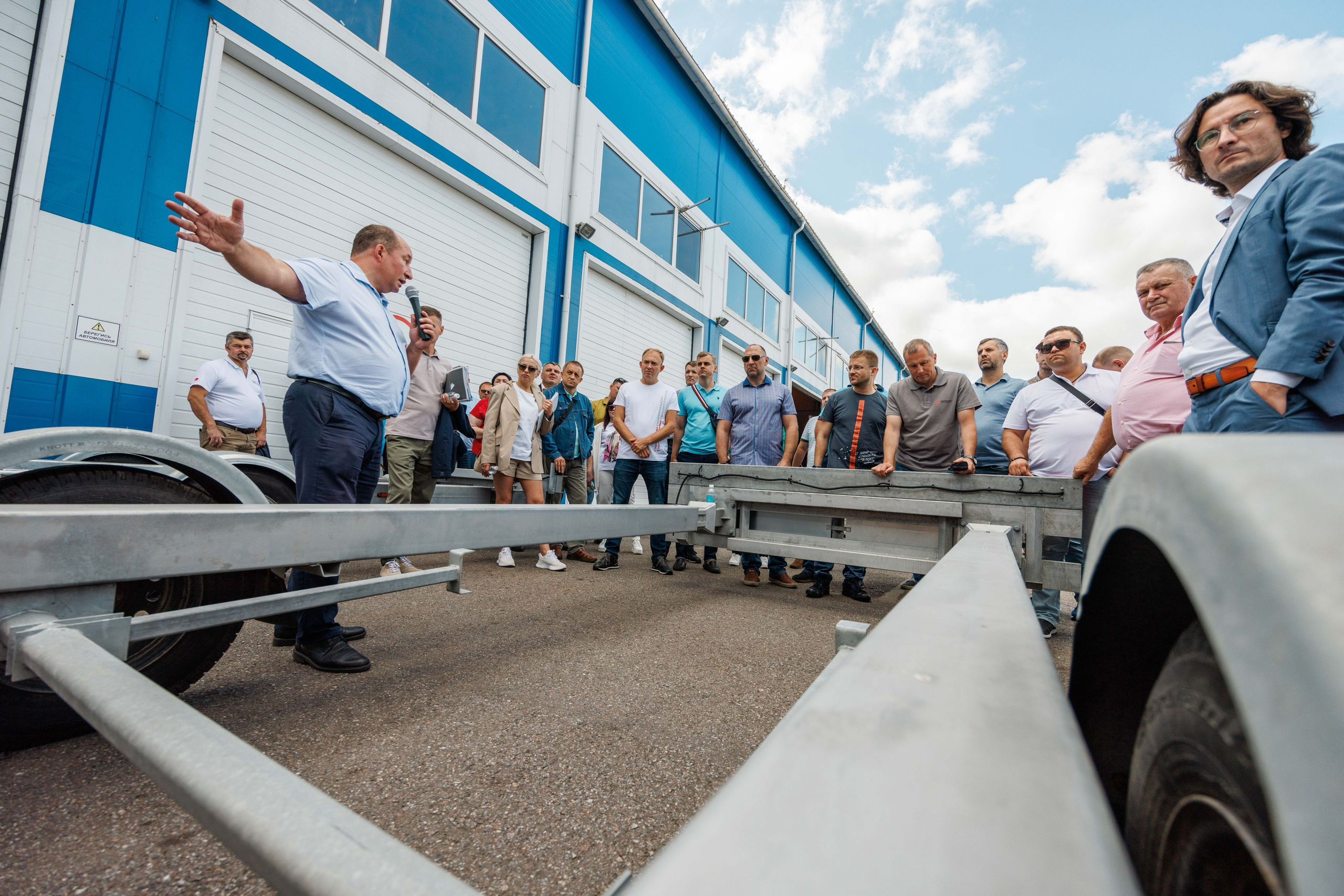 Фотограф для выставочных стендов, презентаций и форумов. Детальные кадры, внимание к гостям и партнёрам, готовность фото для рекламы.