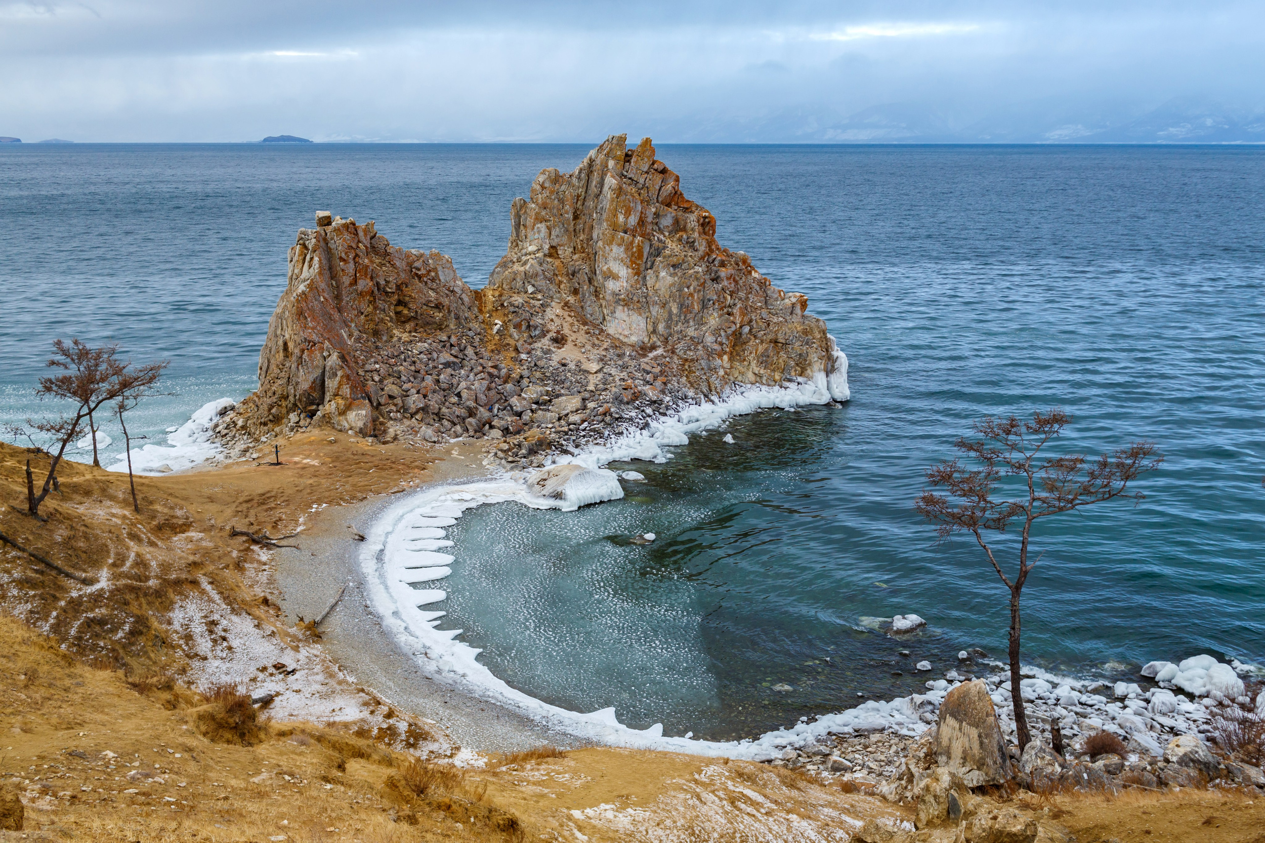 Экскурсия на первый лёд Байкала. Илья Буянов, гид по Байкалу, фотограф — baikalsky.com