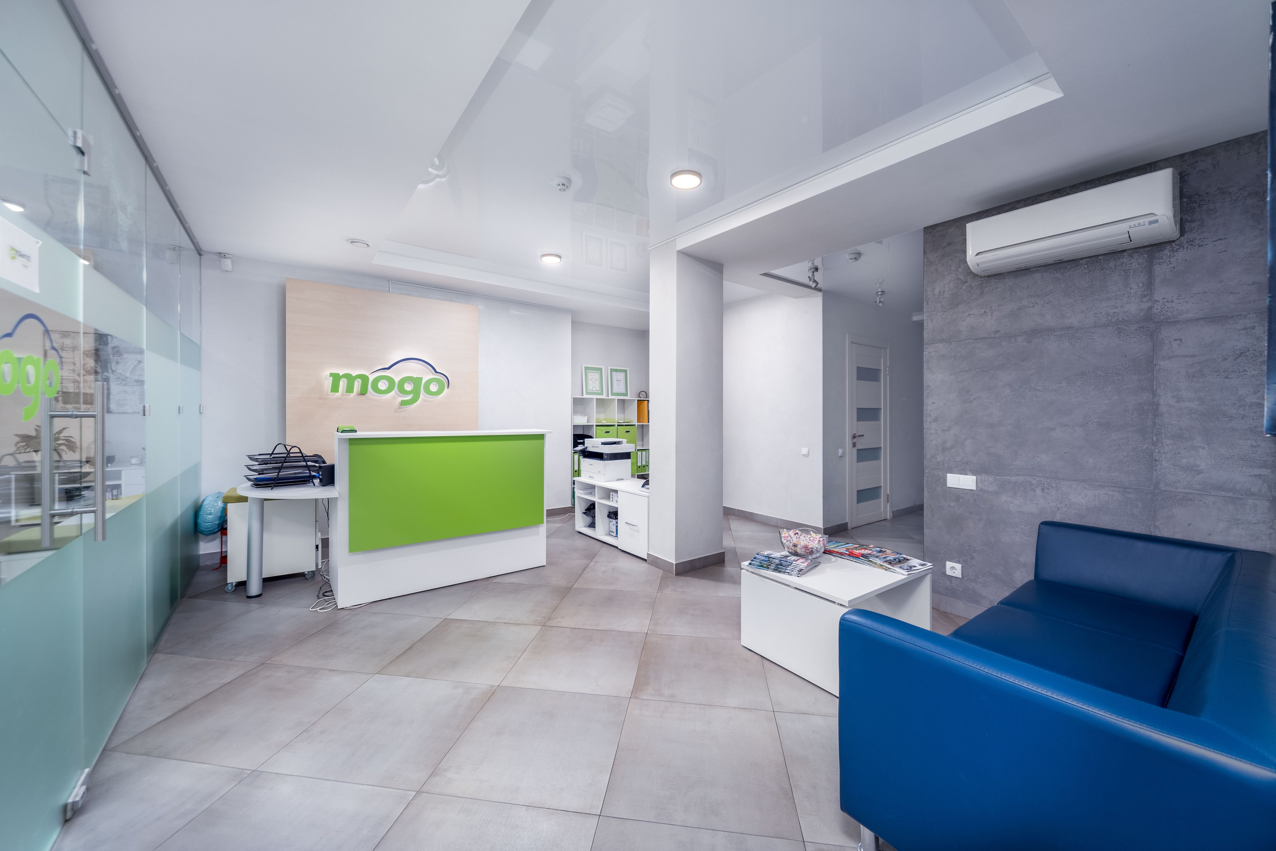 Фото интерьера лобби со стойкой регистрации в офисе в Минске