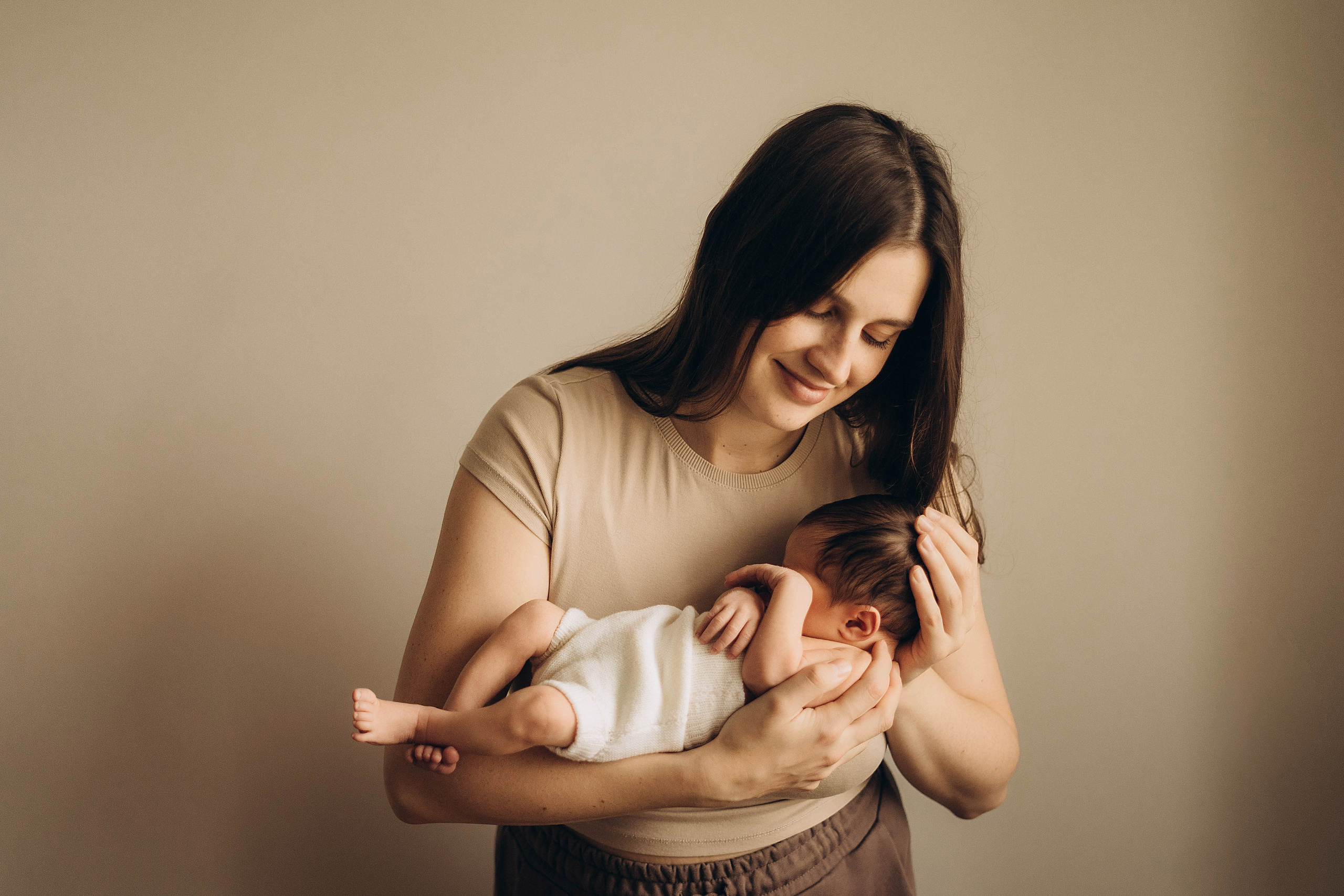 фото ньюборн в корзинке реквизит фотограф новорожденные малыши дети фотограф краснодар беременность лайфстайл семья