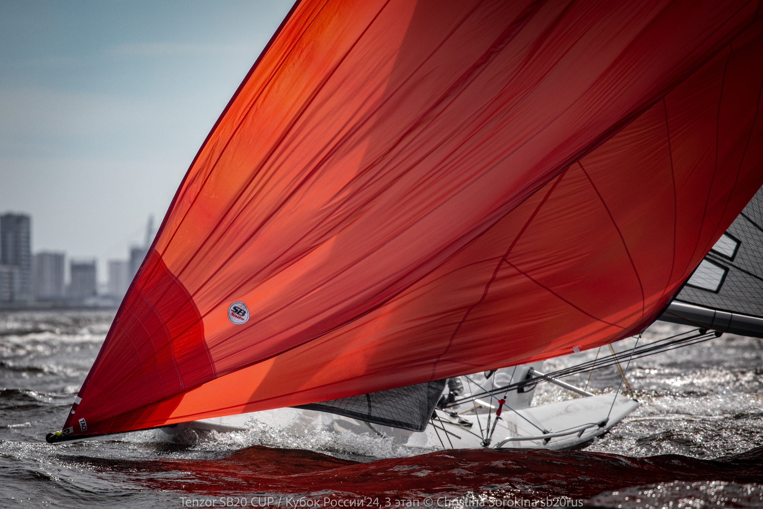 Парусный фотограф из дождливого Петербурга