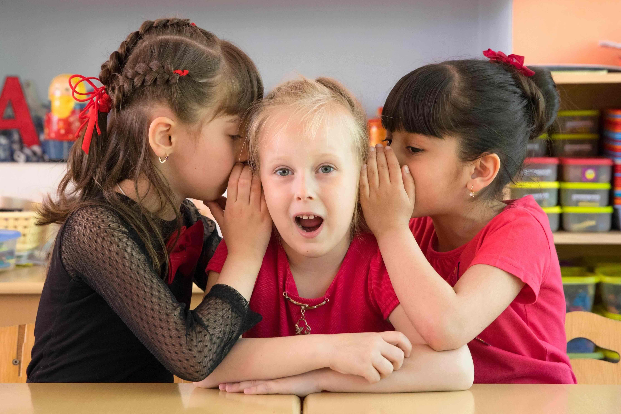 Фотосъемка в группе детского сада Москва - дети готовятся к утреннику в игровой комнате