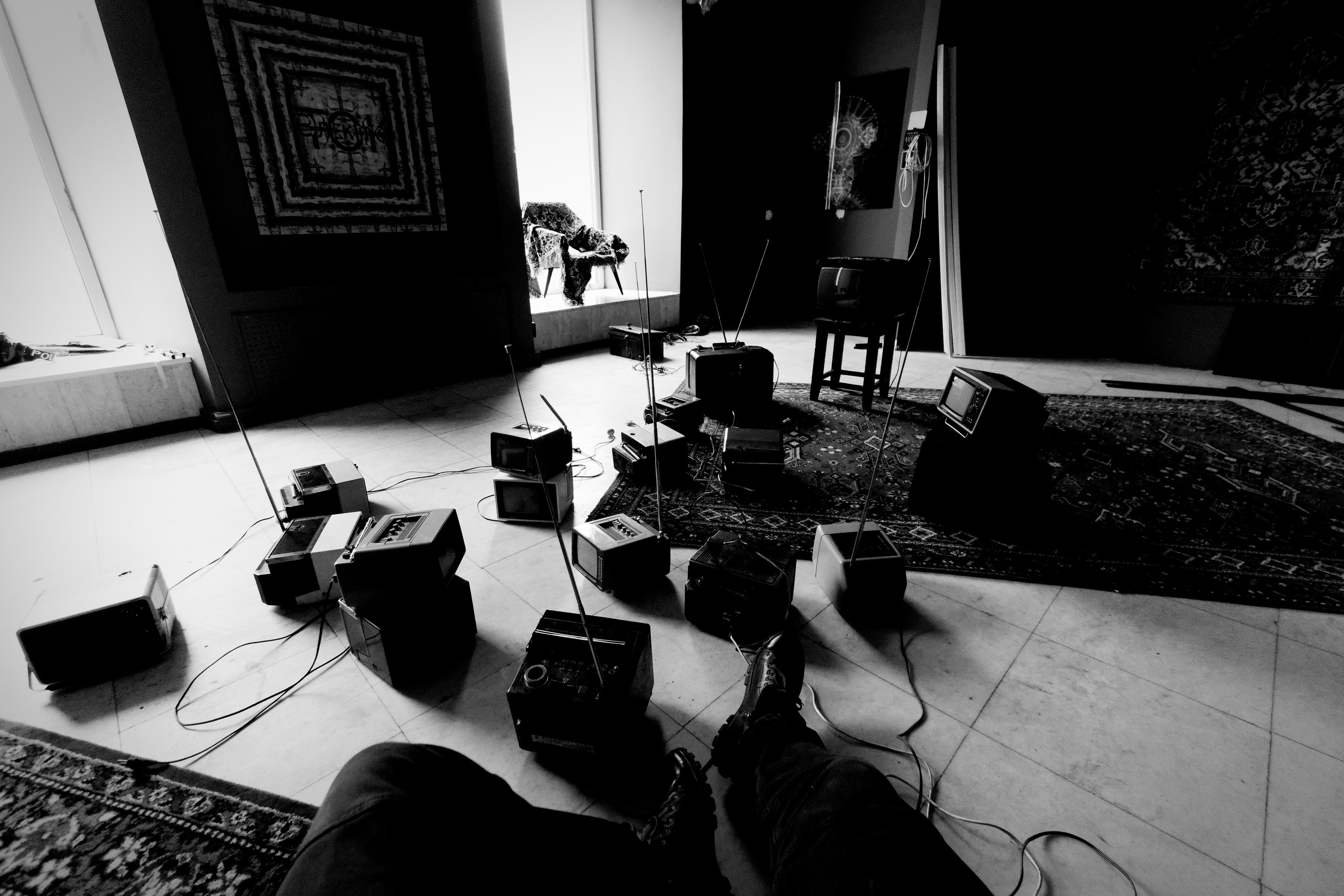 Между диваном и телевизором. Роман Ходырев — эзотериолог, художник, фотограф и музыкант. Санкт-Петербург, Рига