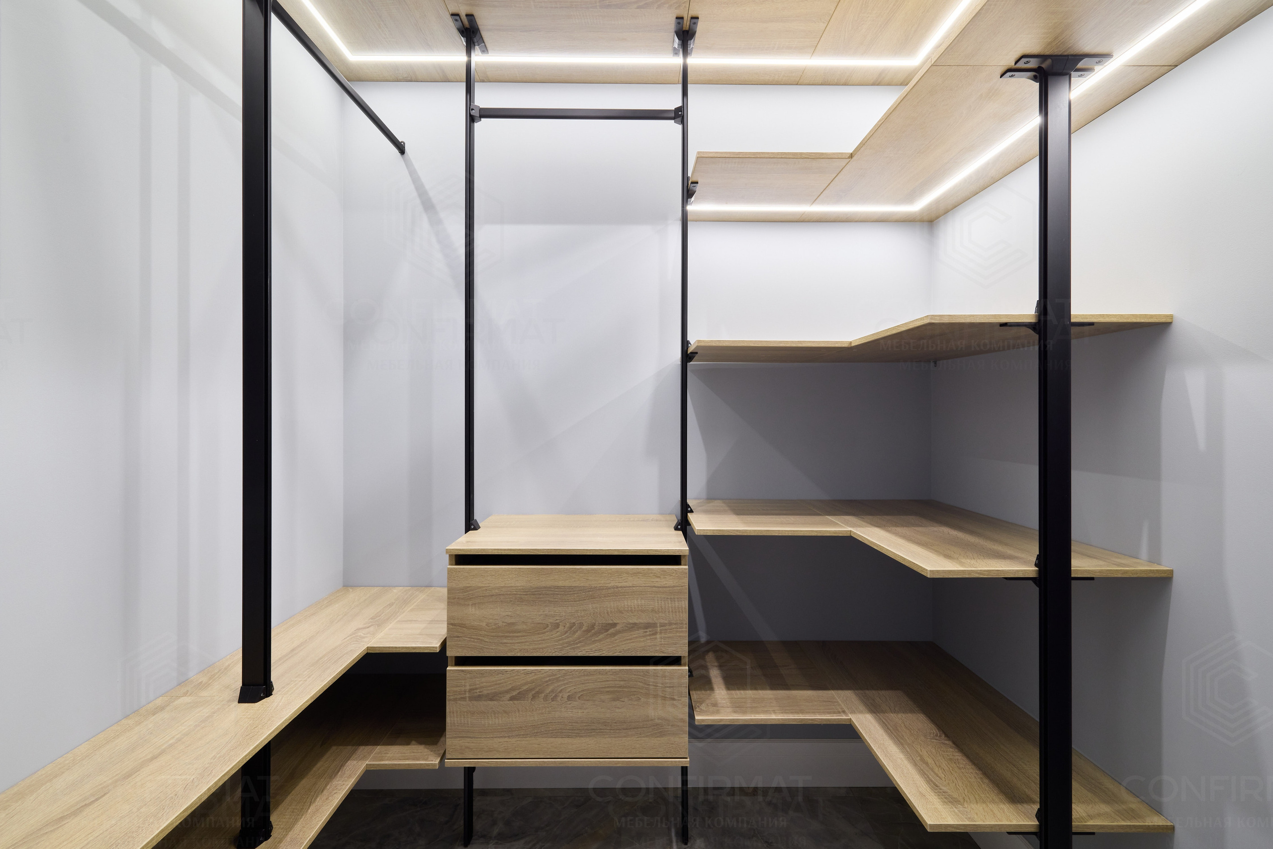 Гардеробная с металлическим каркасом. Мебель на заказ