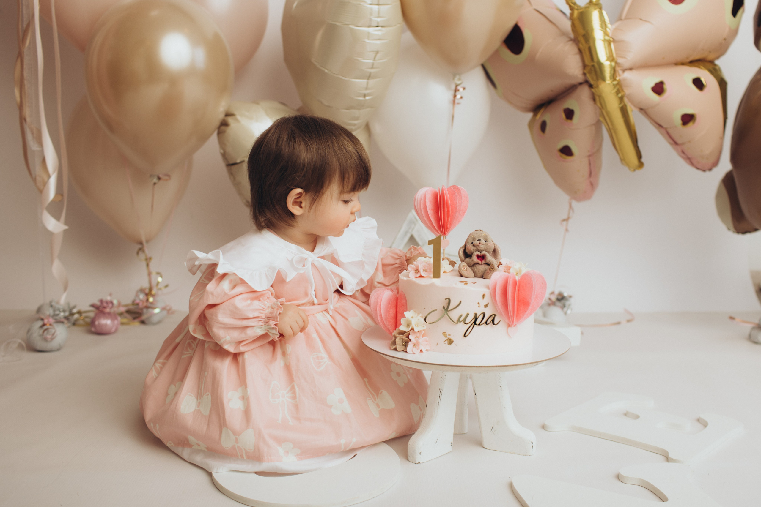 Фотосессия Первый Годик в Твери. Фотостудия для новорожденных и малышей в Твери — На ручки