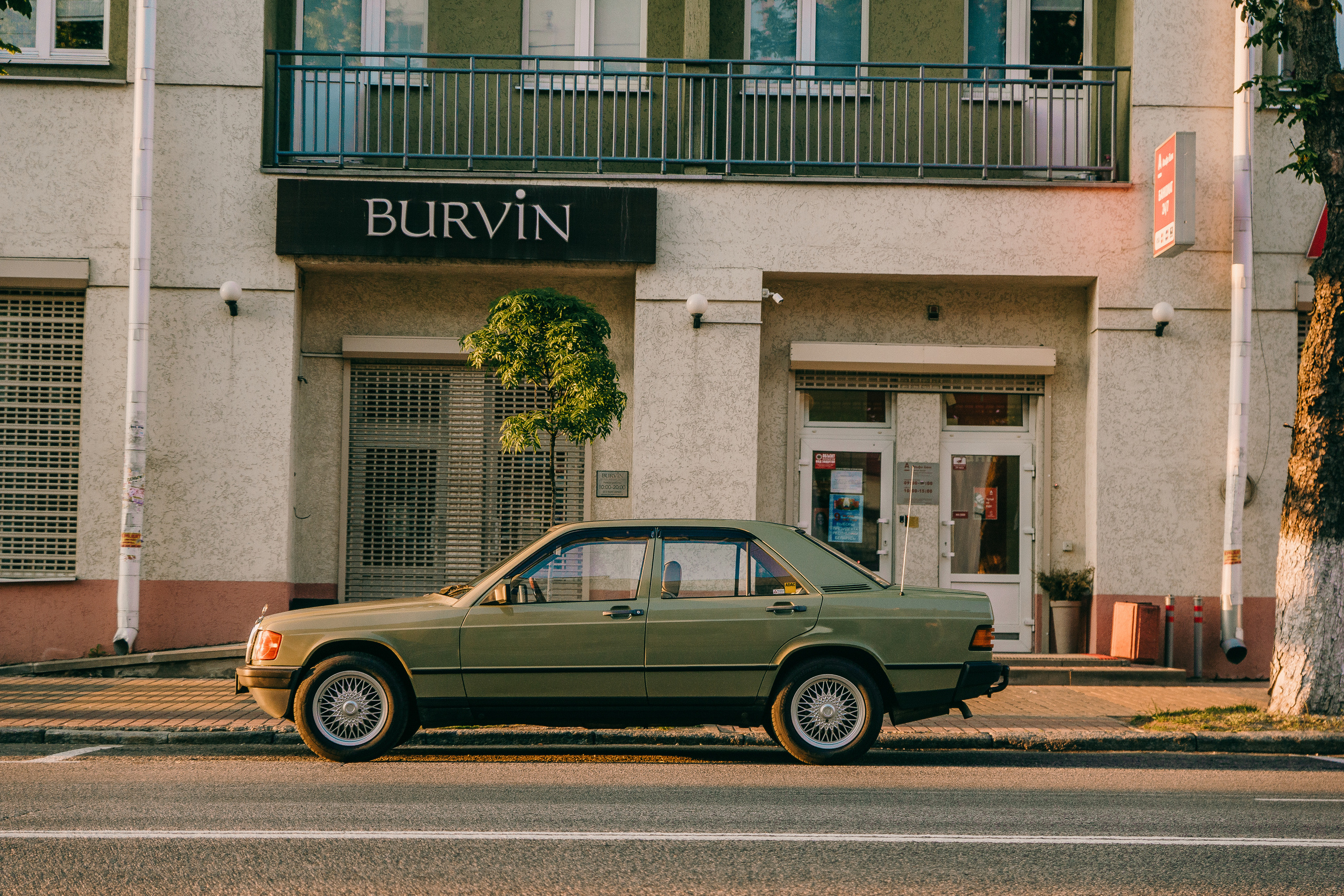 Mercedes w201 на улицах города для фотосъемки. Жуков Илья  свадебный фотограф в Москве