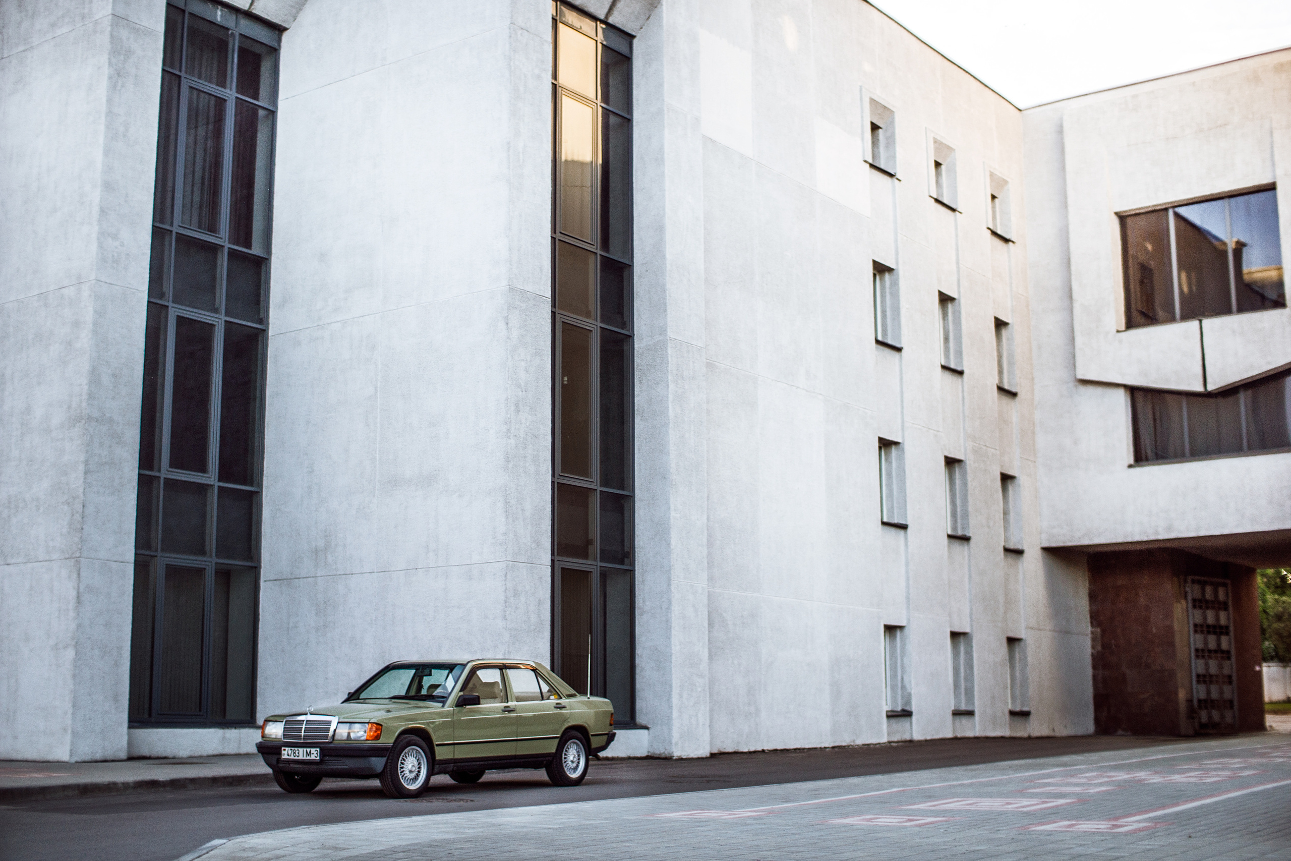 Mercedes w201 на улицах города для фотосъемки. Жуков Илья  свадебный фотограф в Москве