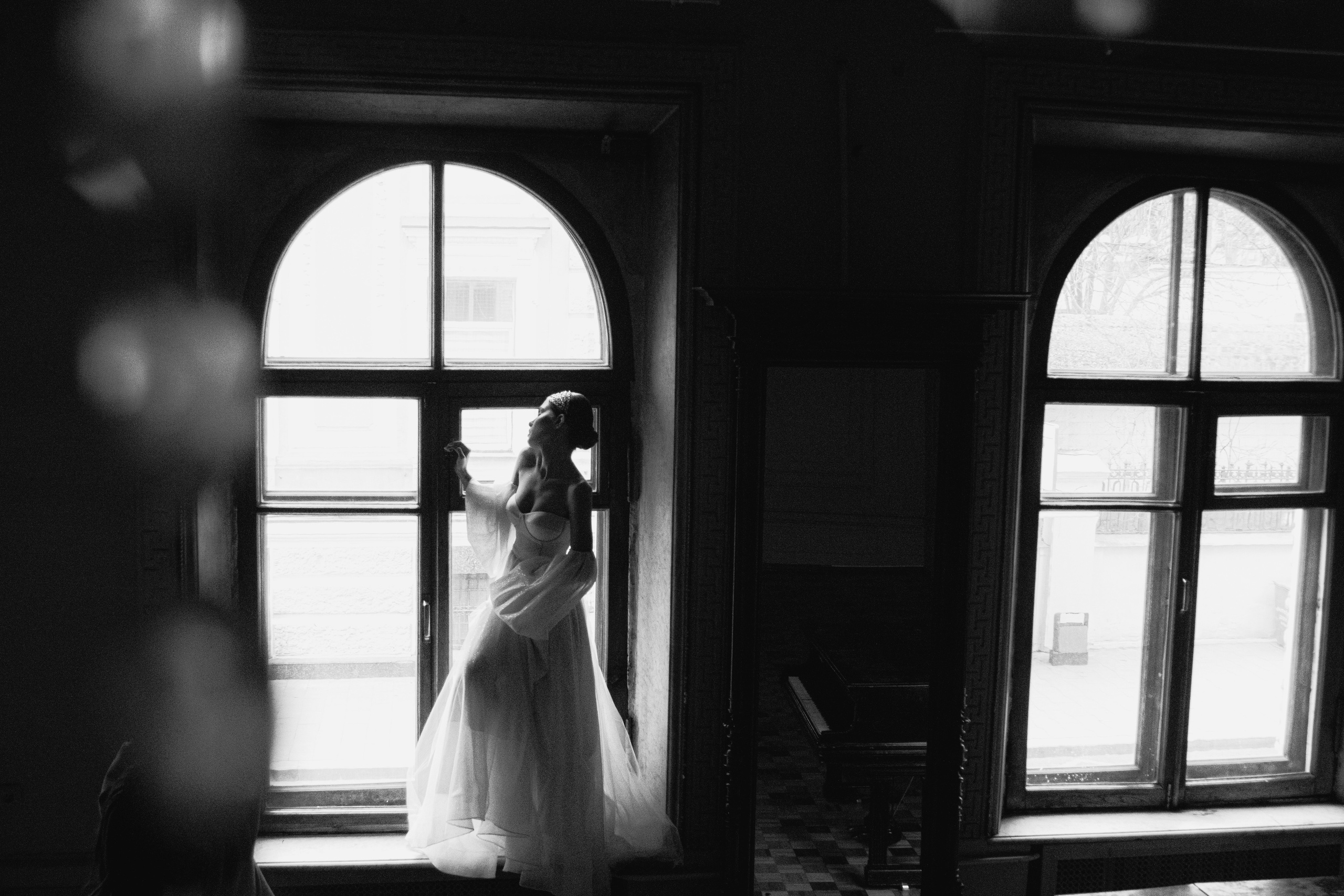 Фотосессия в старом особняке Москвы для невесты. Жуков Илья  свадебный фотограф в Москве