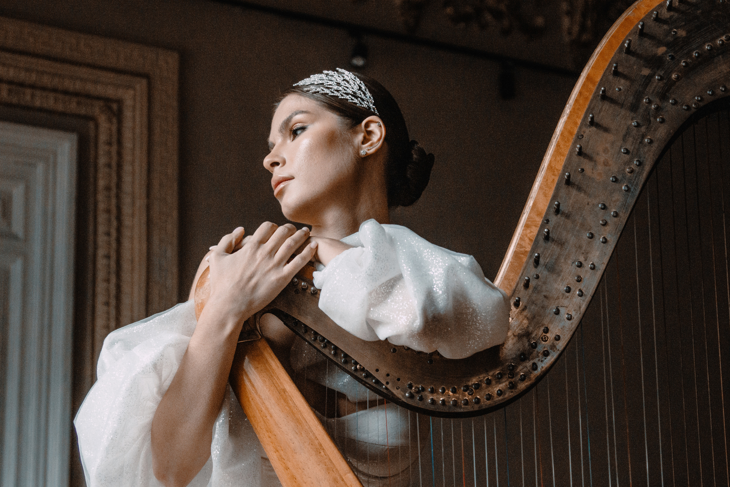 Фотосессия в старом особняке Москвы для невесты. Жуков Илья  свадебный фотограф в Москве