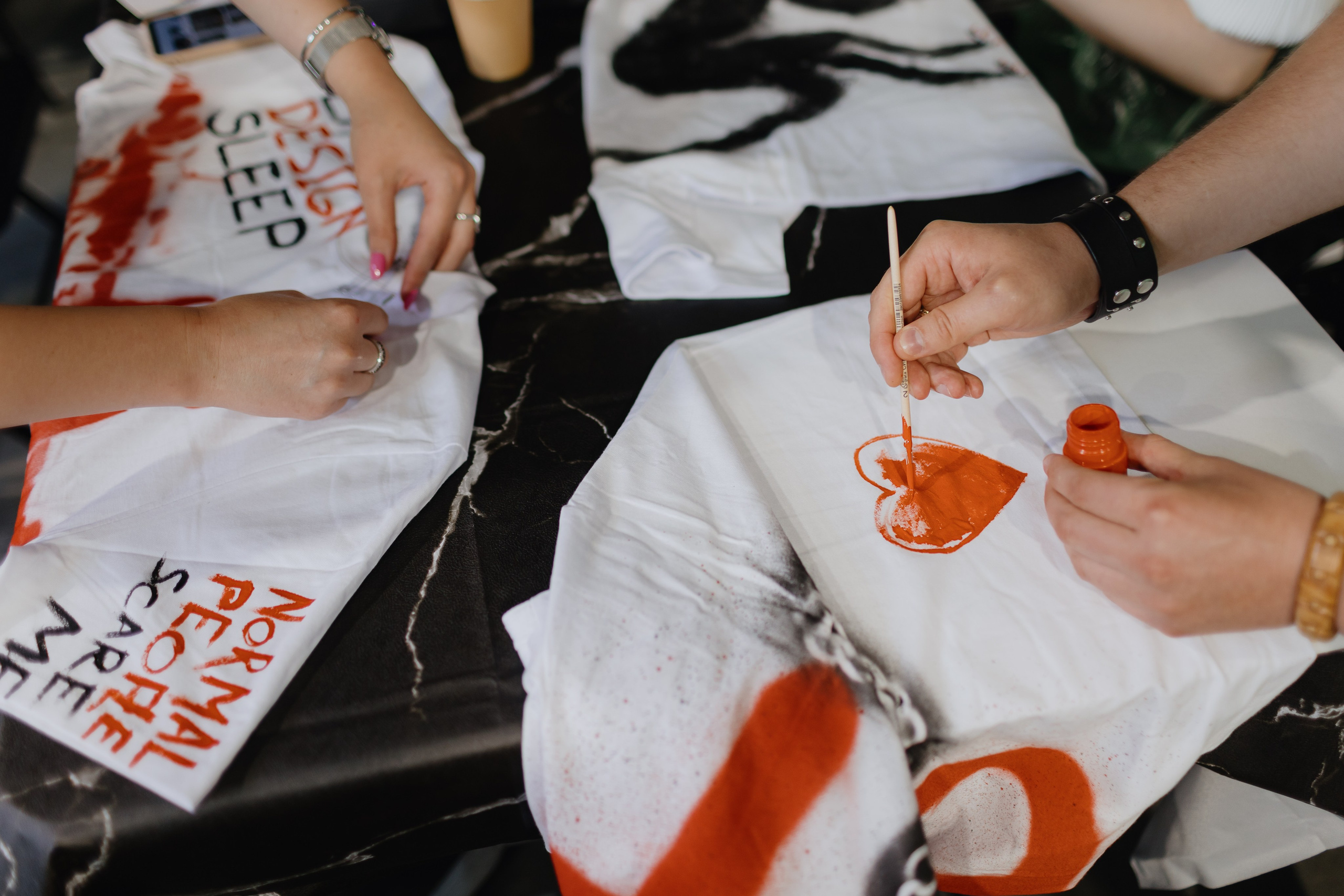 Кастомизация кожаной одежды в Екатеринбурге — авторская роспись косухи с эксклюзивным рисунком, созданным по индивидуальному эскизу