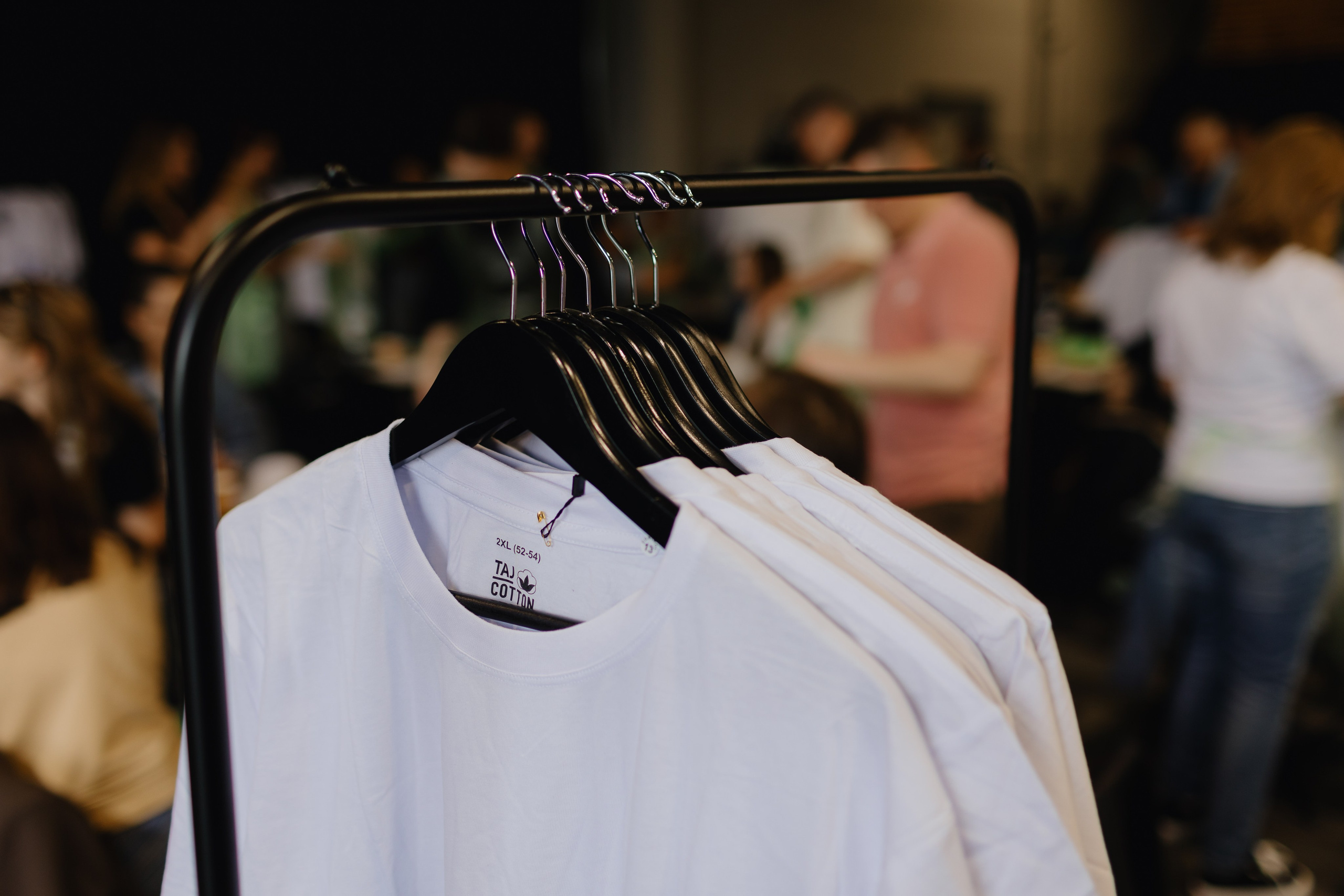 Роспись обуви на заказ — пример премиальной кастомизации кожаной одежды ручной работы от студии ART.KARAS