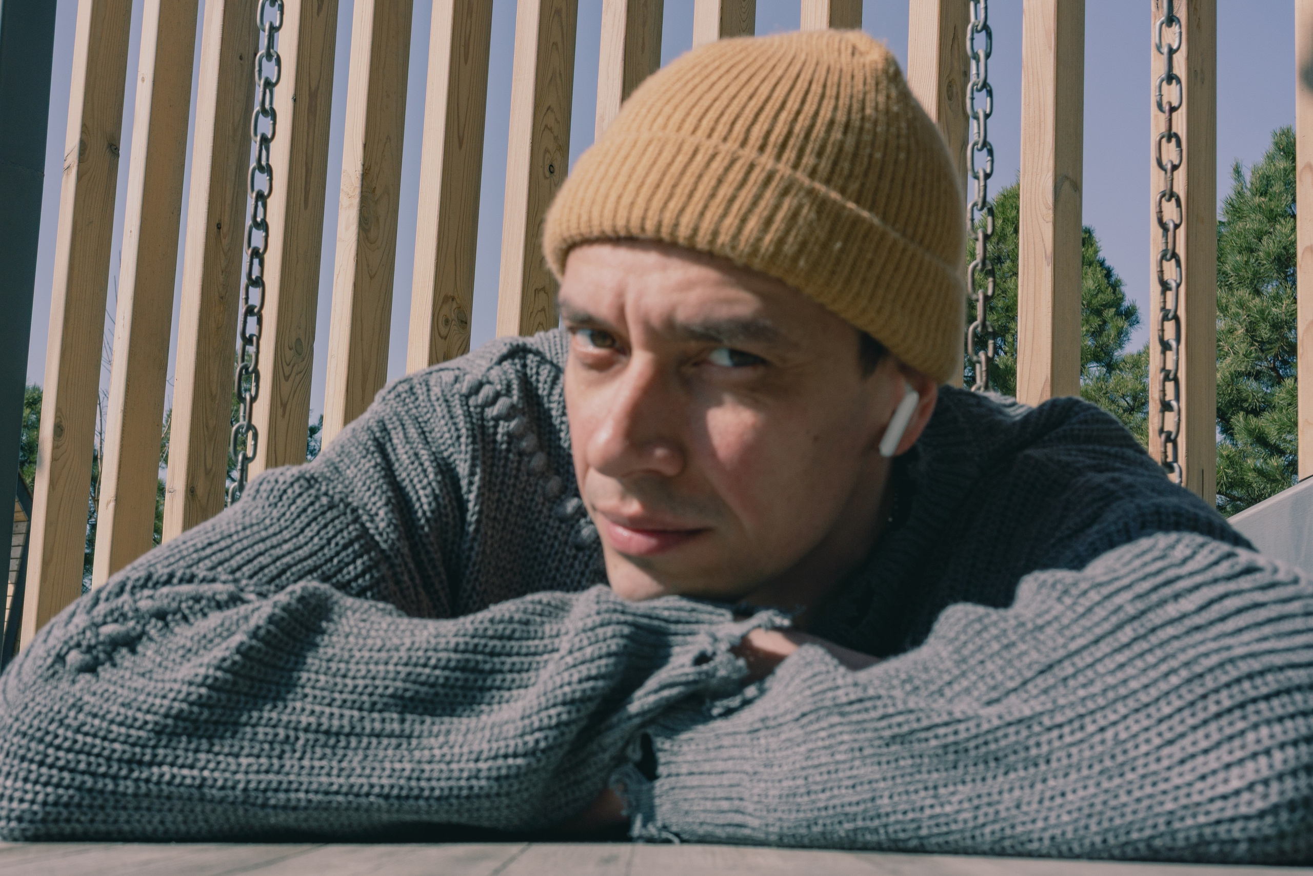 Весна. Прогулка во дворе офиса. Фотограф Евгений Серебряков в Екатеринбурге