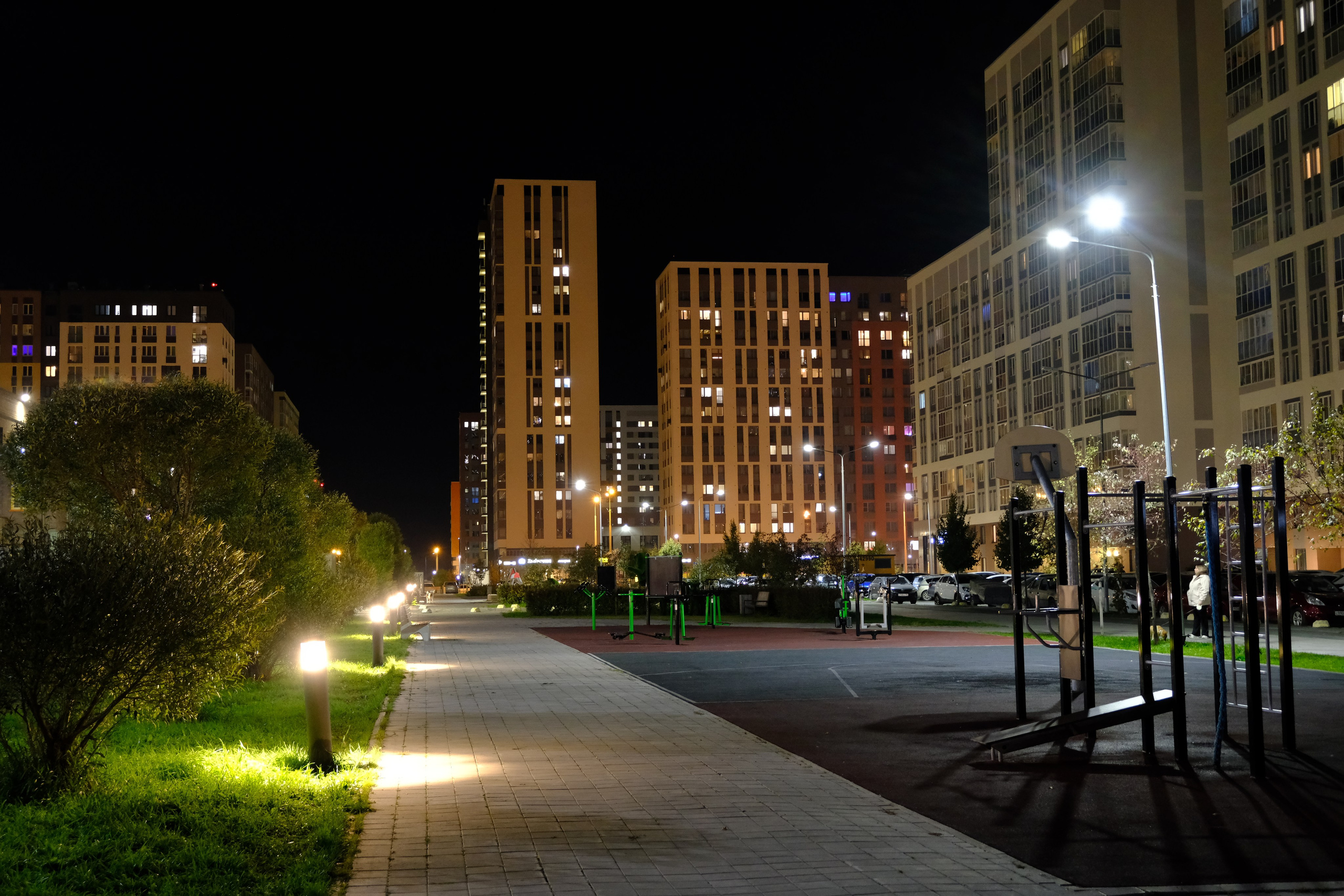 Вечерний Академ в Екатеринбурге. Начинающий фотограф-любитель Евгений Серебряков в Екатеринбурге