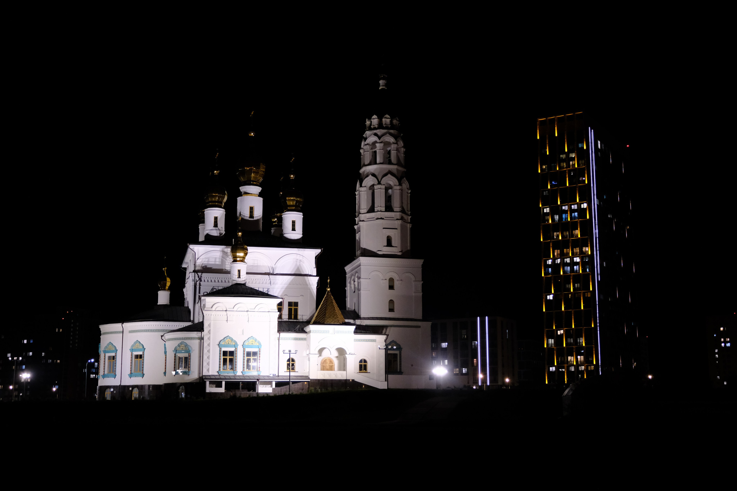 Вечерний Академ в Екатеринбурге. Начинающий фотограф-любитель Евгений Серебряков в Екатеринбурге