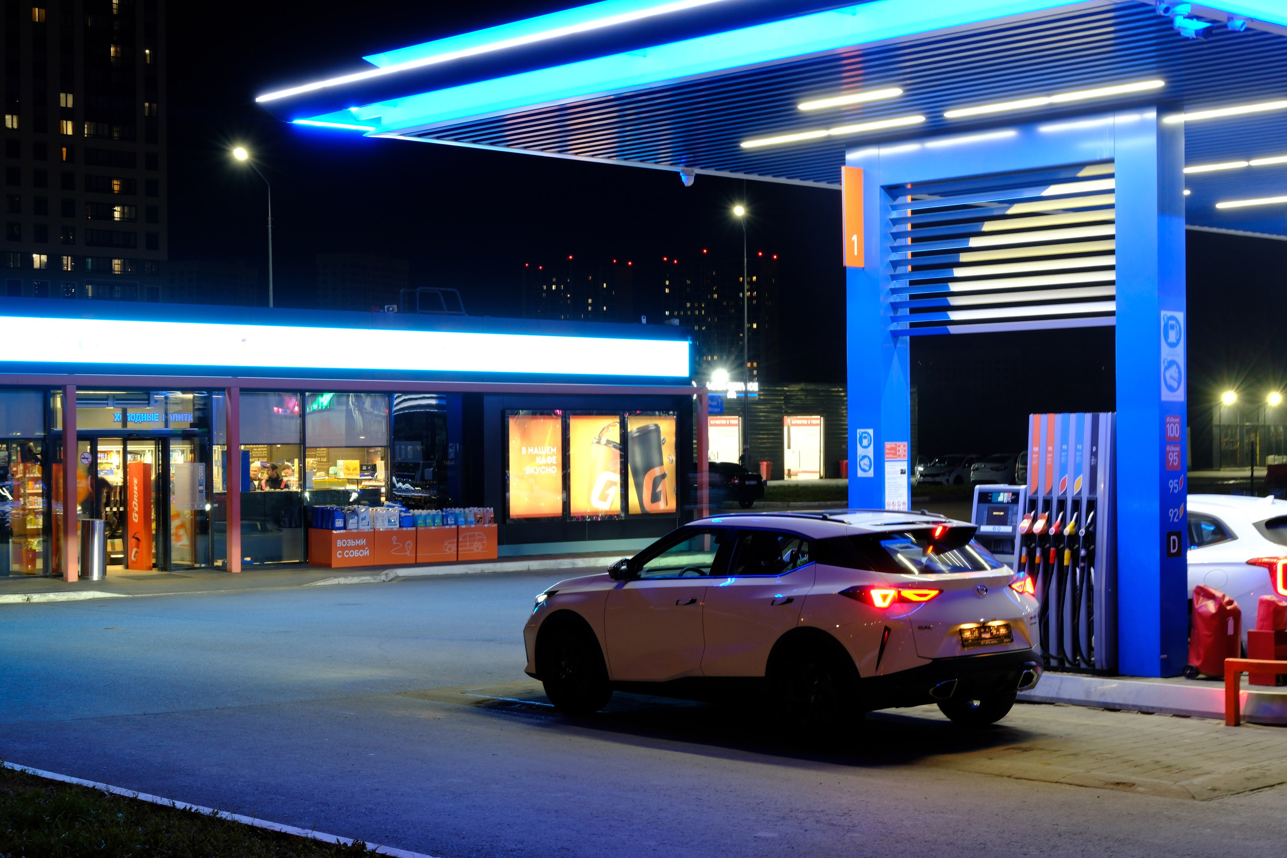 Вечерний Академ в Екатеринбурге. Начинающий фотограф-любитель Евгений Серебряков в Екатеринбурге