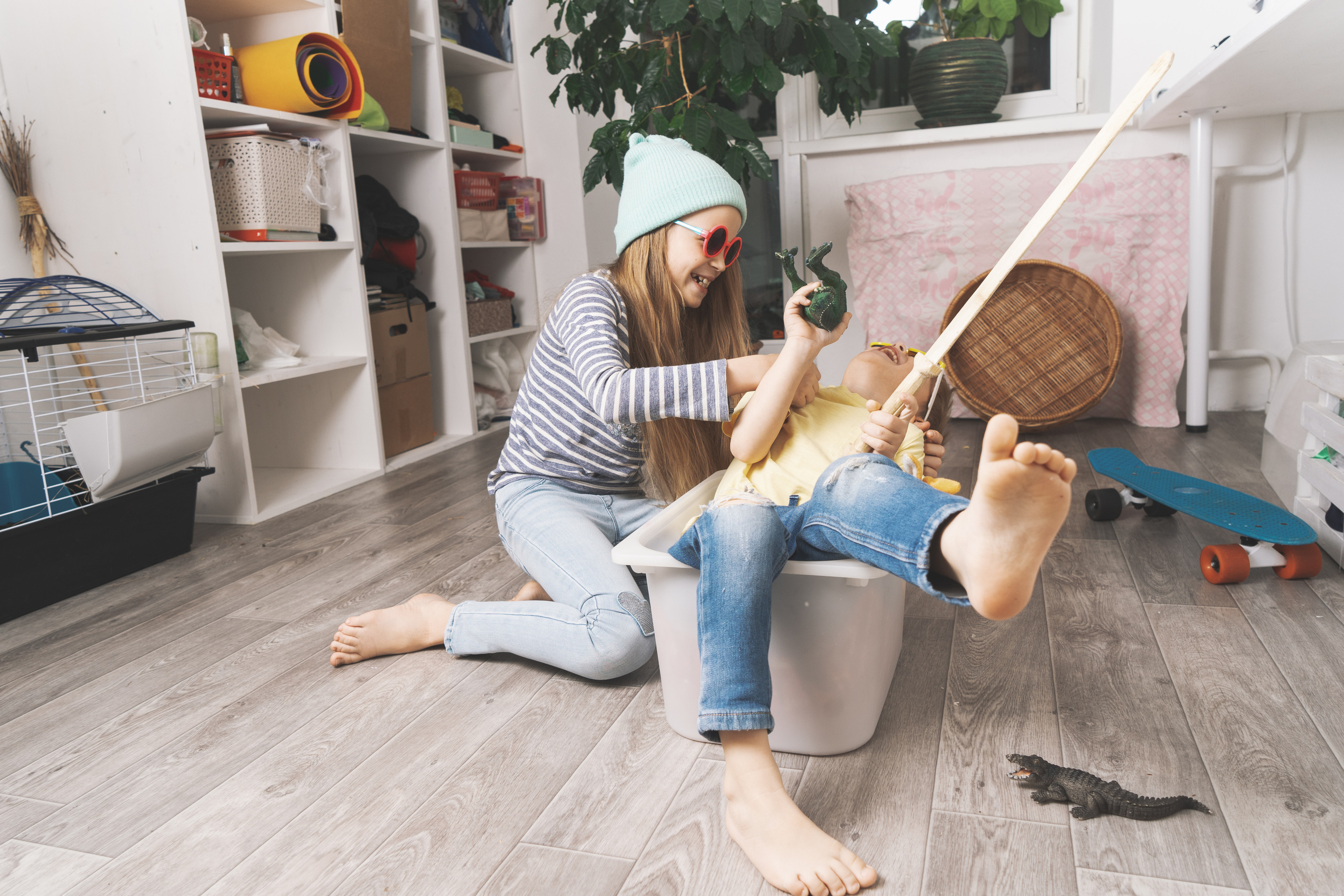Дети снова дома. Купить коммерческие фотографии для использования в дизайне и рекламе