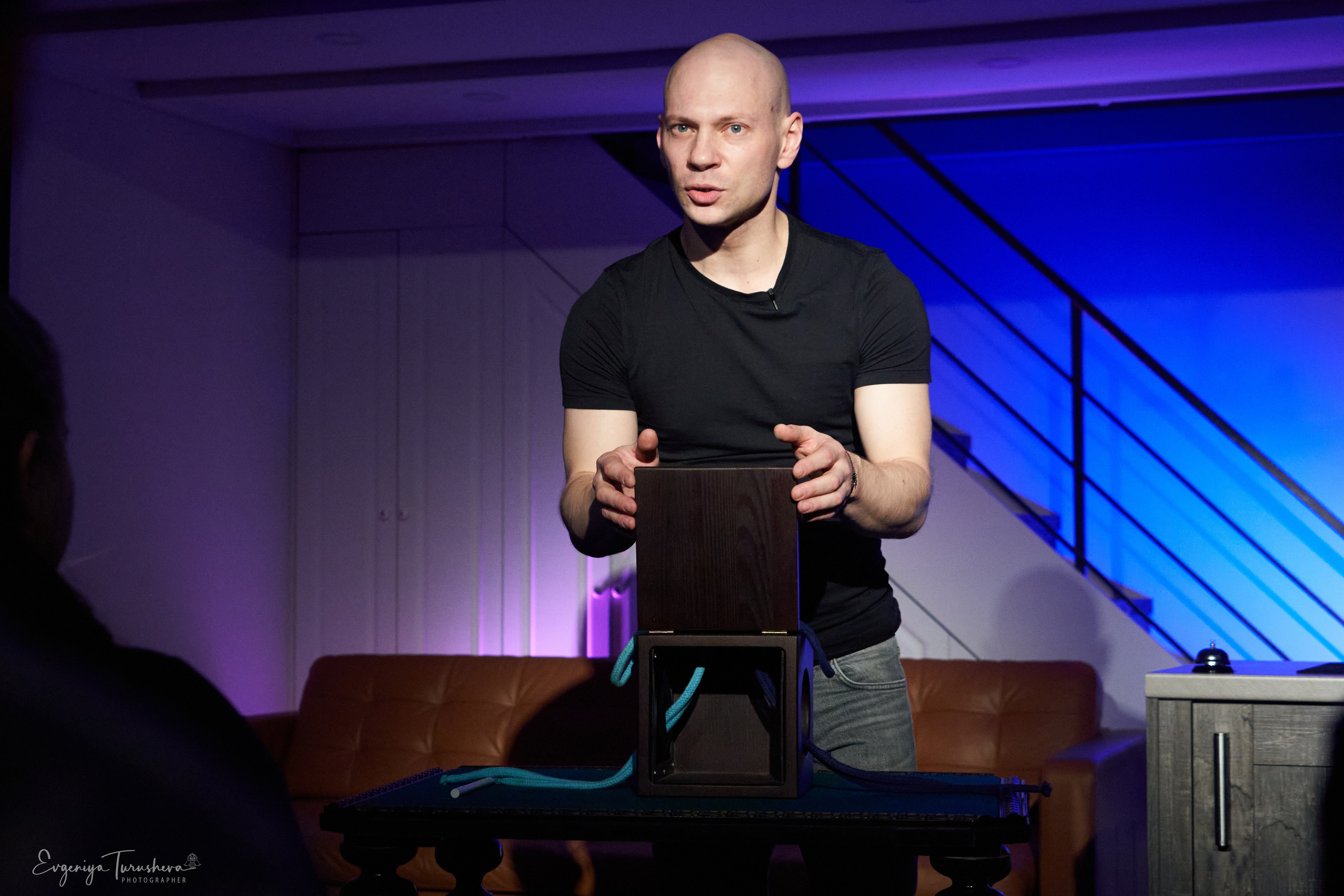 MAGIC AT HOME — МАГИЧЕСКИЙ КВАРТИРНИК. Фотограф Евгения Турушева