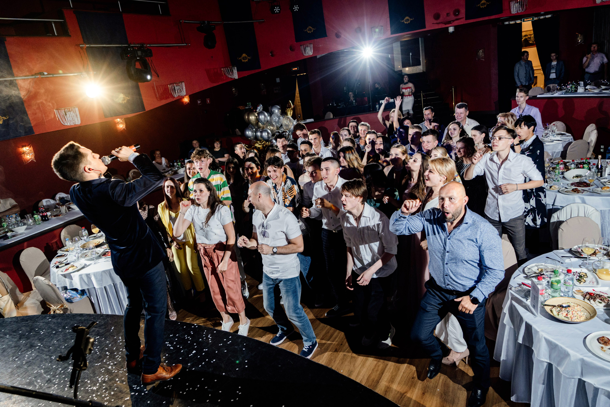 Специальное предложение на свободные даты декабря. Ведущий Андрей Кислый — свадьба юбилей корпоратив в Питере