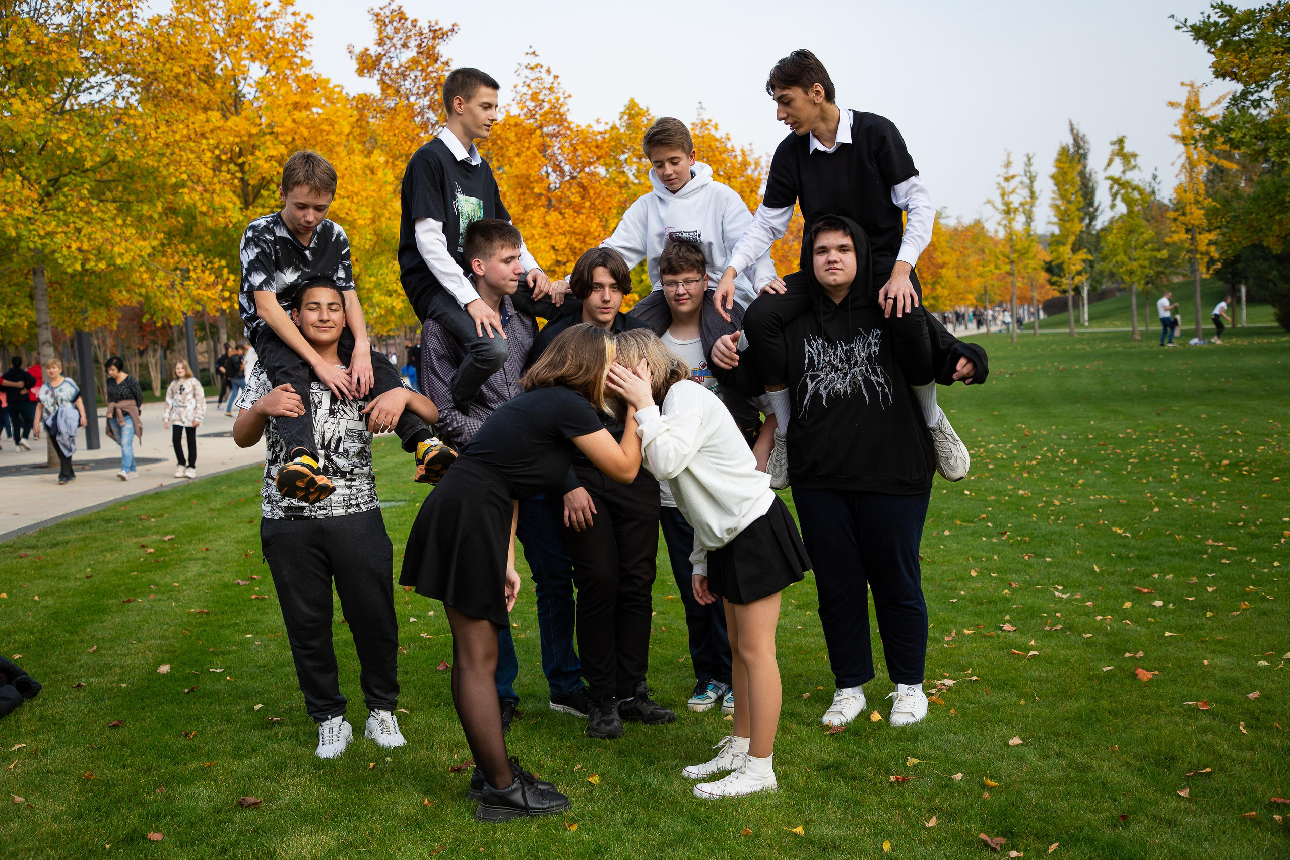 Фотосъемка старших классов в Парке «Краснодар» (Галицкого). Детский школьный и семейный фотограф в Краснодаре