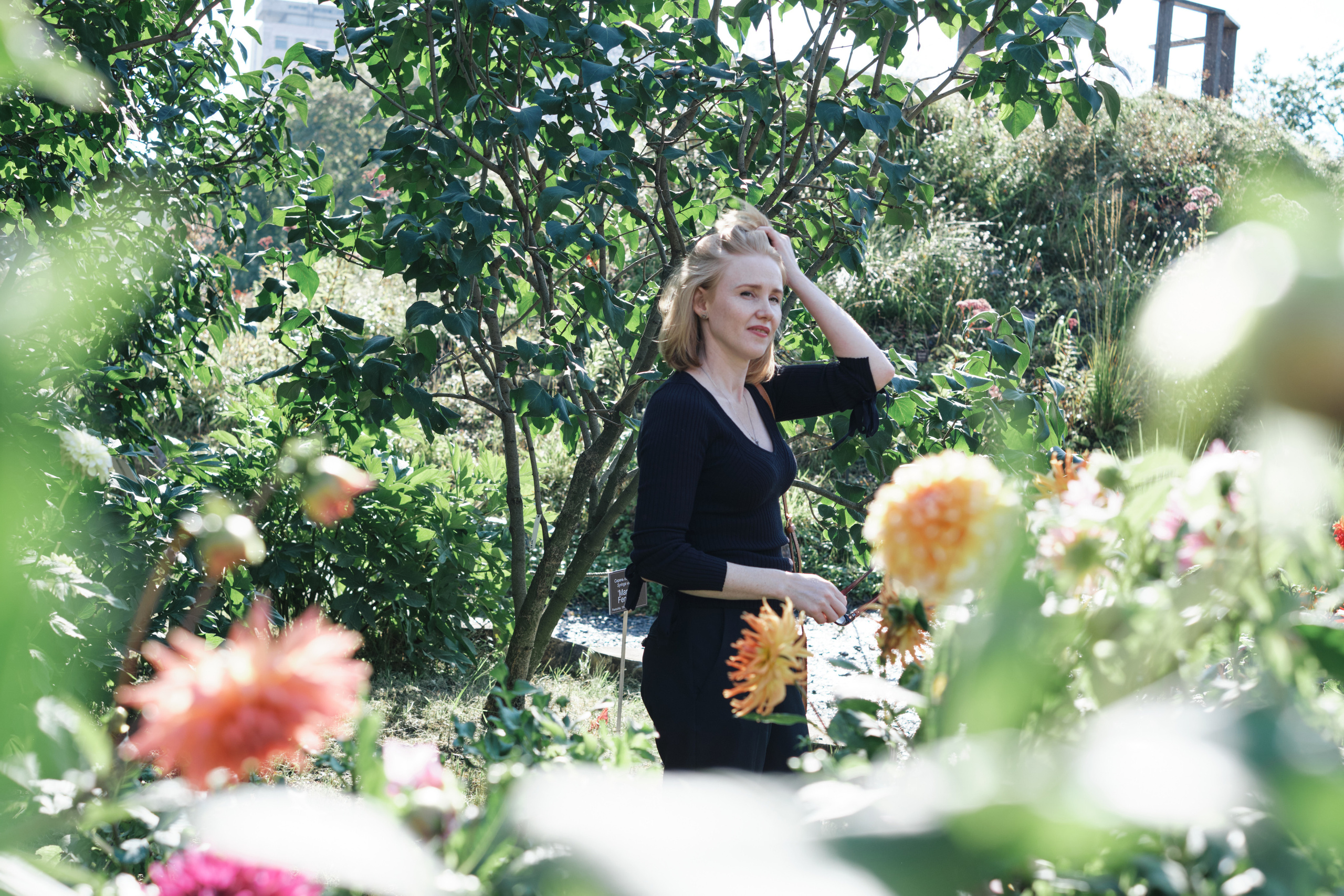 Фотосессия в Аптекарском саду, огороде. Москва. Девушка в цветах. Стоимость индивидуальной фотосессии