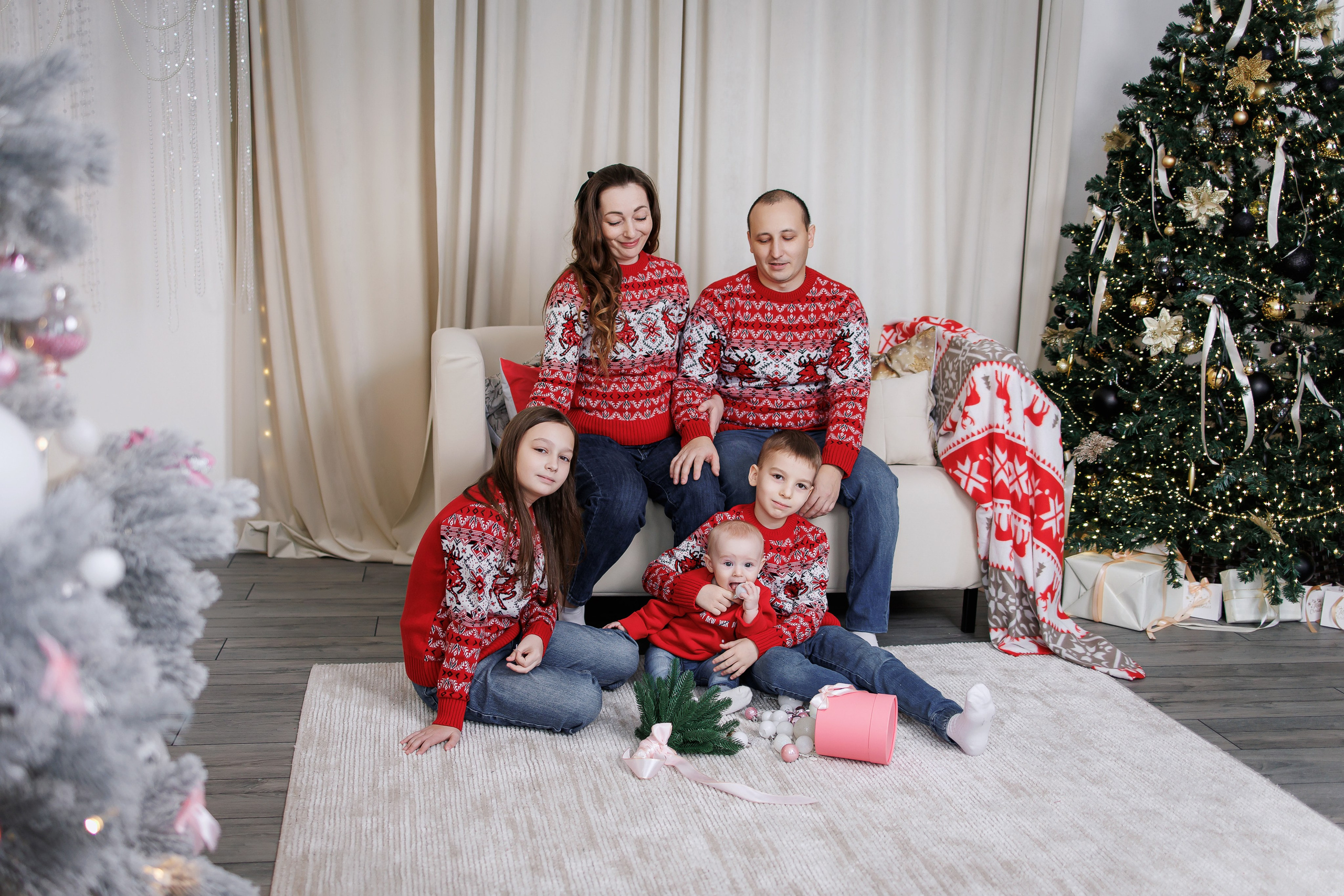 Новогодний период. Интерьерная фотостудия Background в Омске