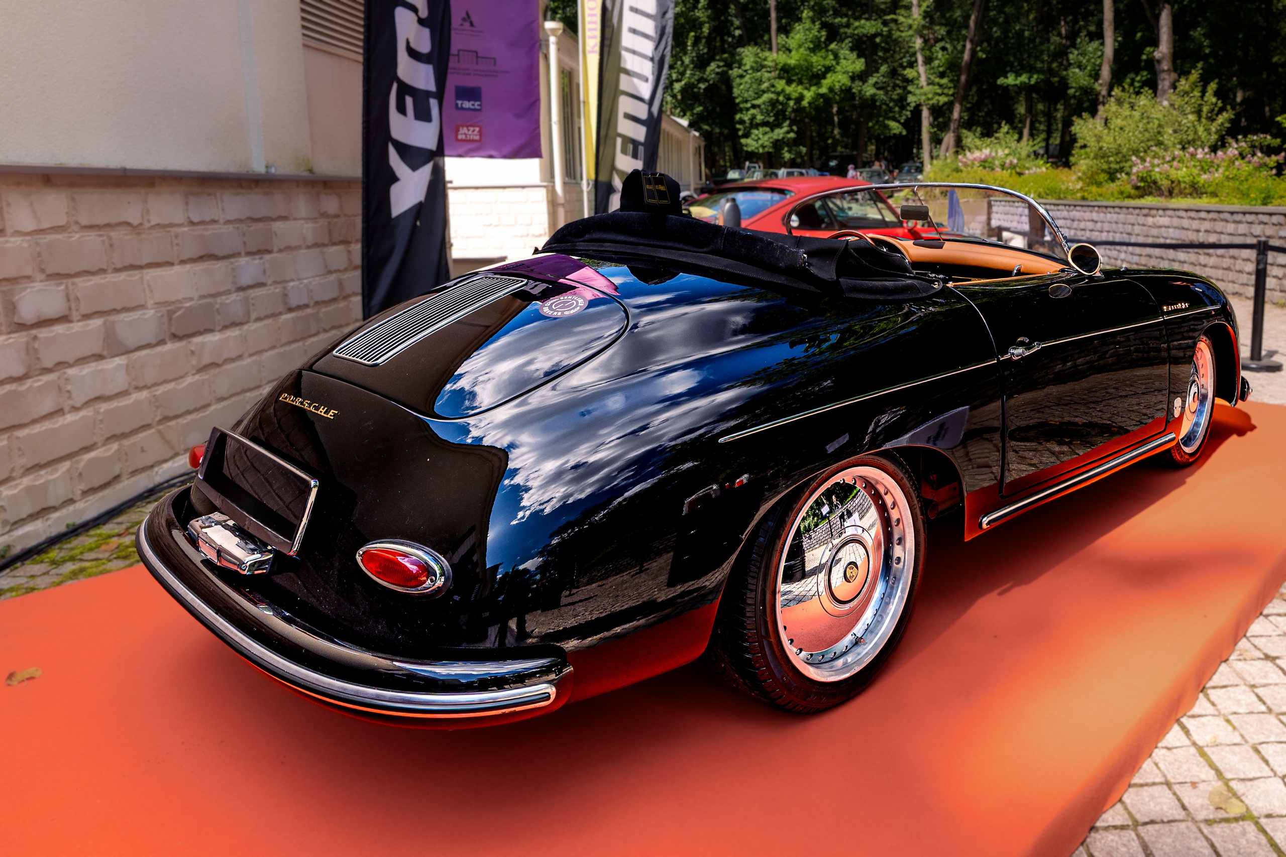 Porsche 356 Speedster вид сзади