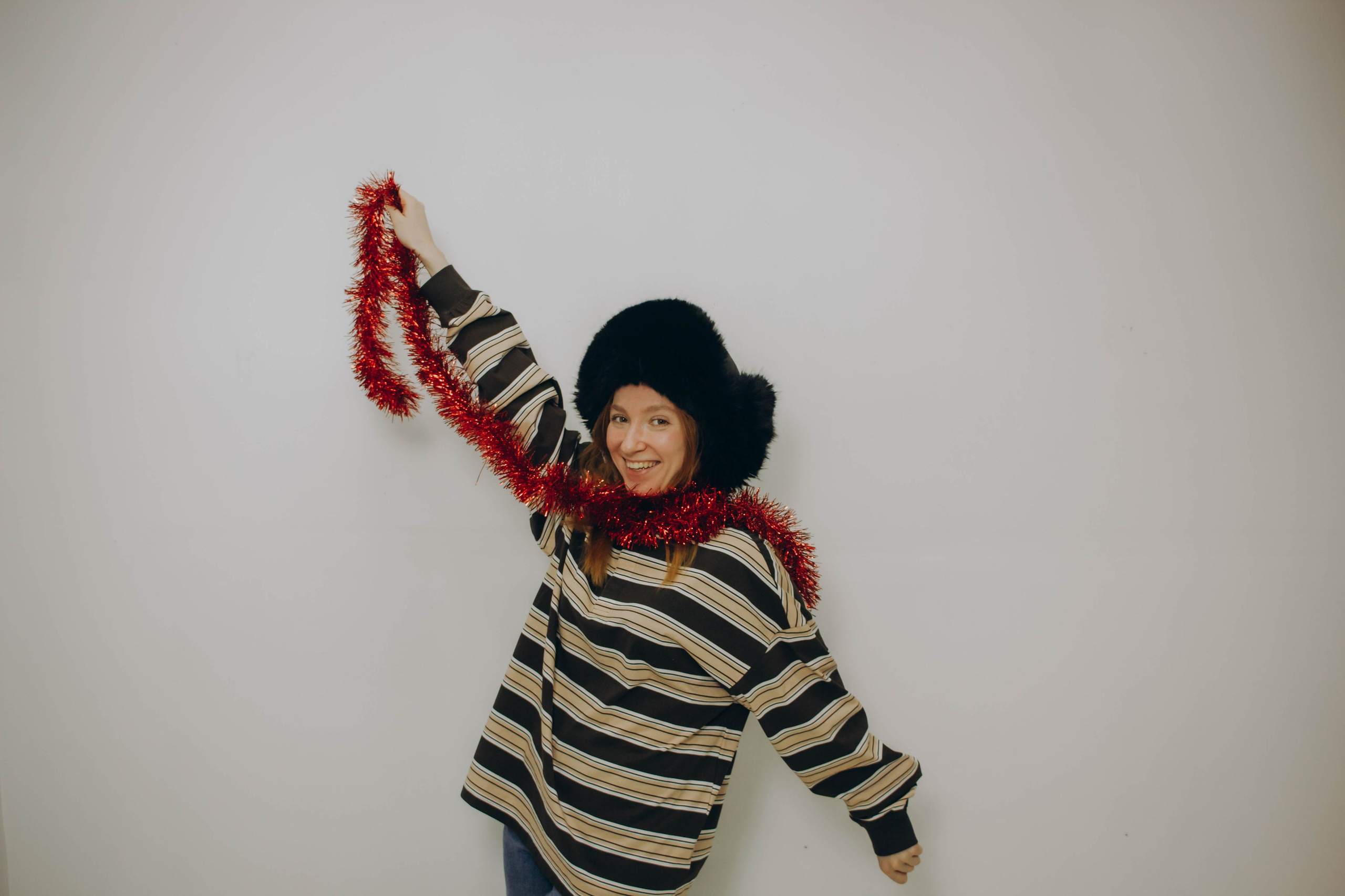 Фотосъемка в стиле "Один Дома" : девушка улыбается.