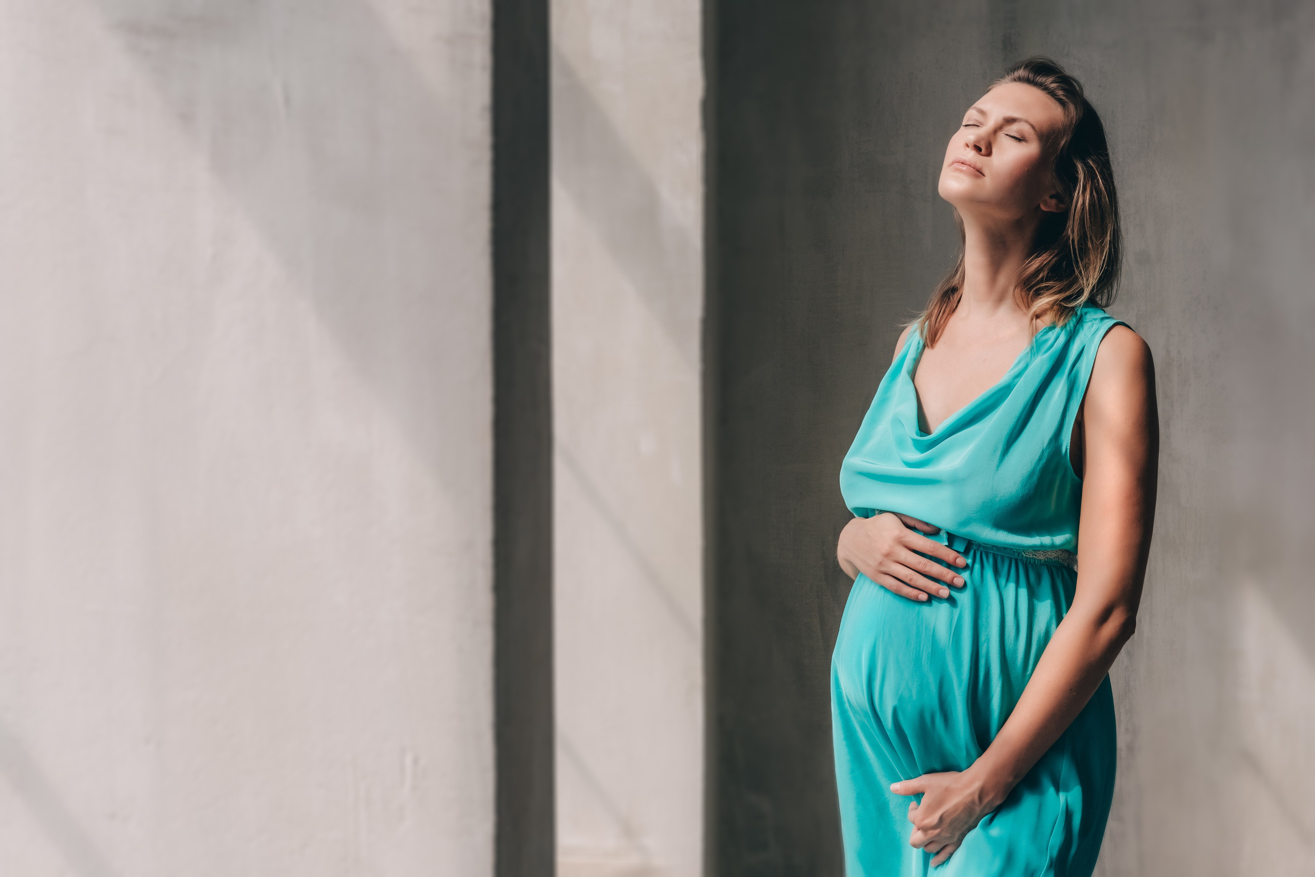 Фотограф Любовь Потапова Москва беременная женщина фотосессия в студии для беременных